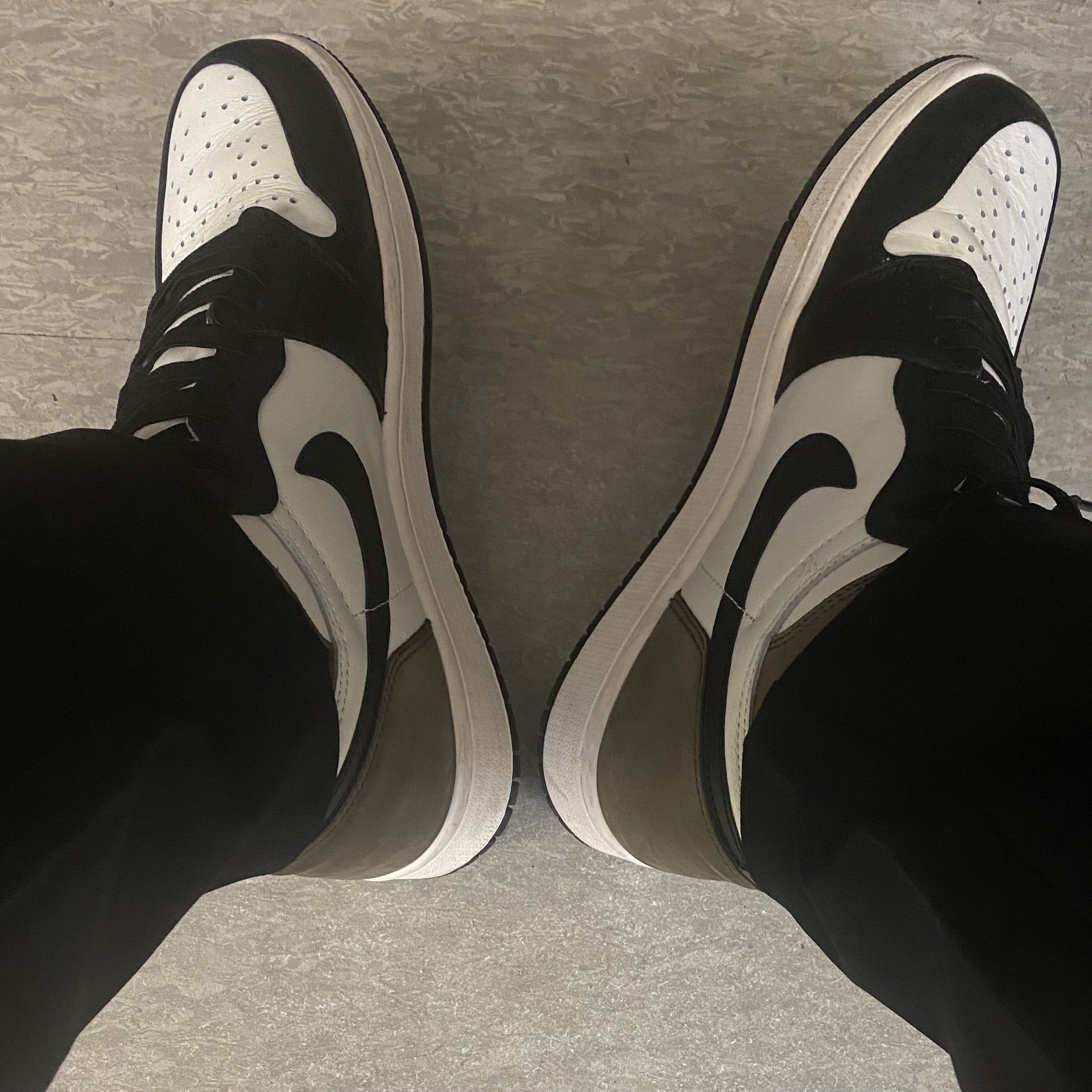 Jordan 1 Retro High OG Black Mocha 착용 스타일