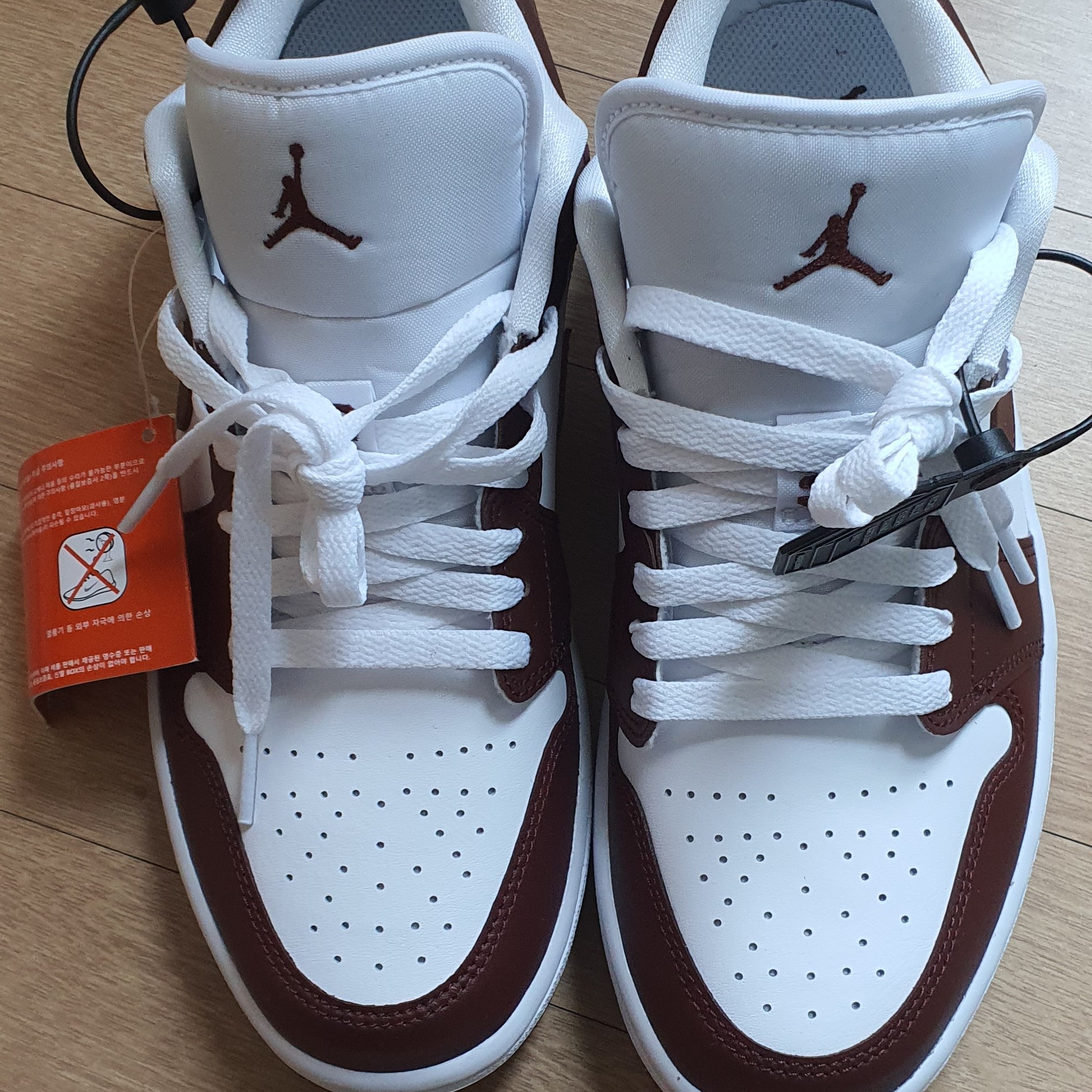 (W) Jordan 1 Low Bronze Eclipse 착용 스타일 - 4