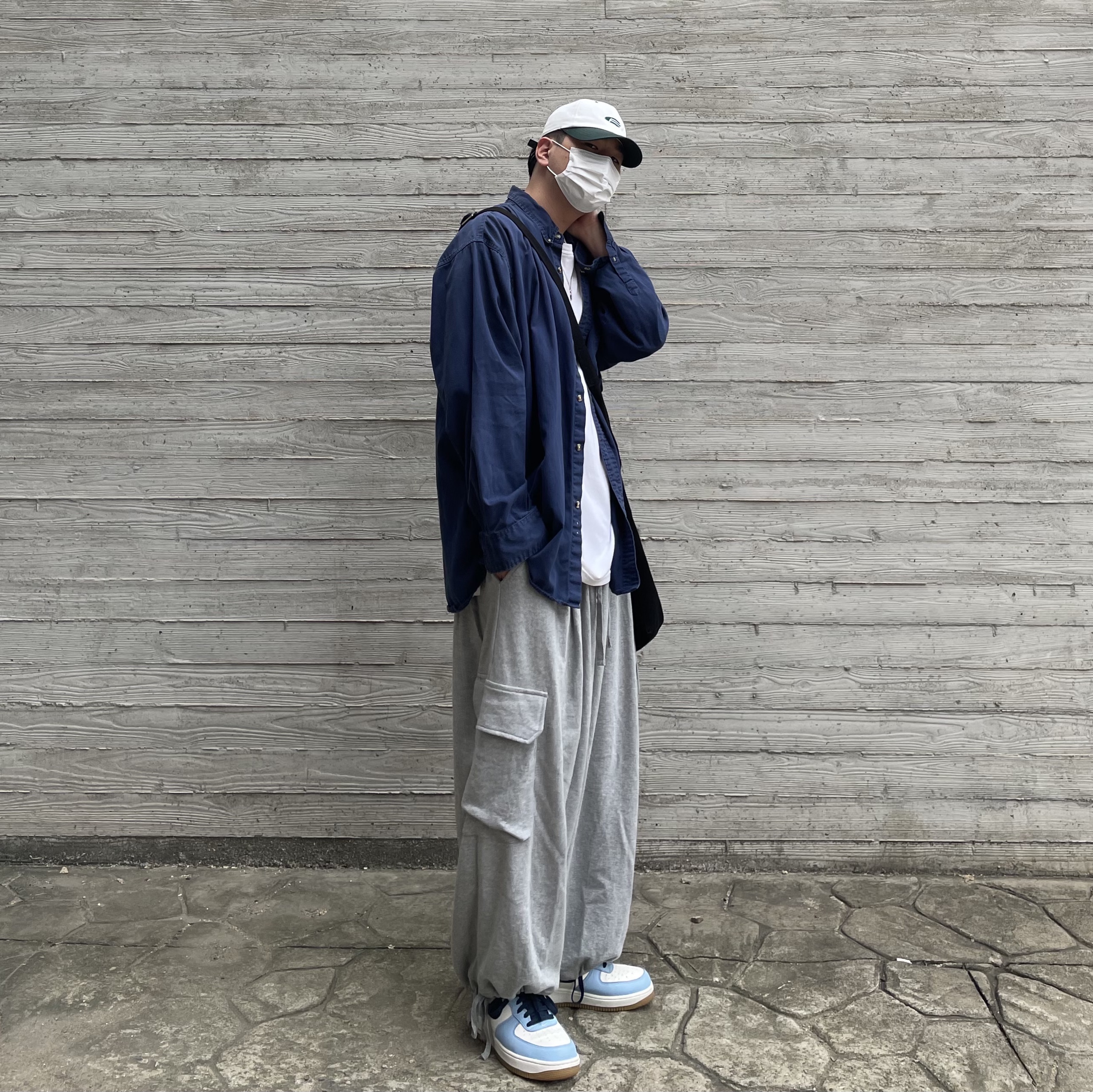 Nike Air Force 1 Low Blue Cap Obsidian Gum 착용 스타일 - 3