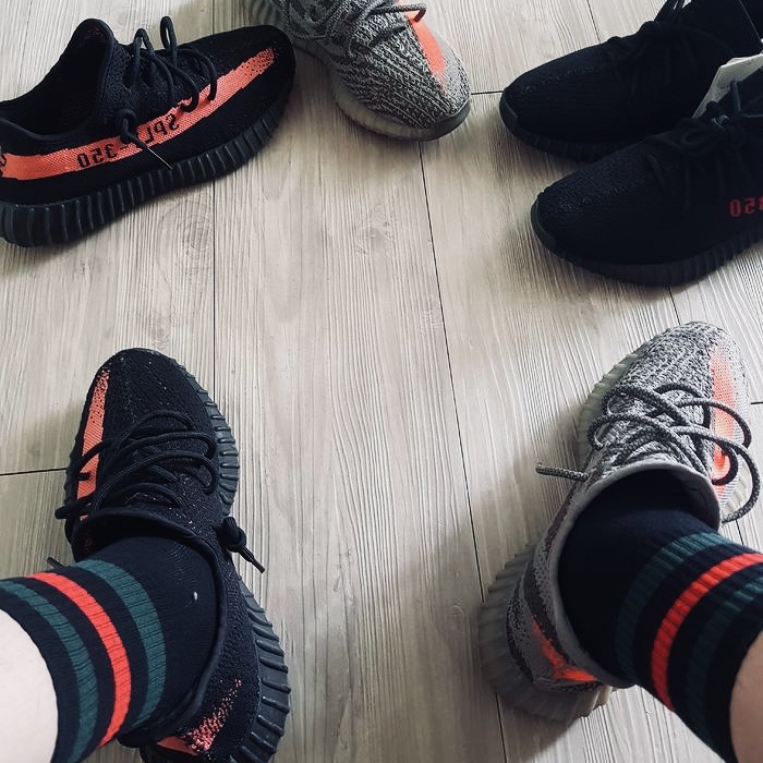 Adidas Yeezy Boost 350 V2 Beluga, Adidas Yeezy Boost 350 V2 Black Red 2020 착용 스타일 - 3