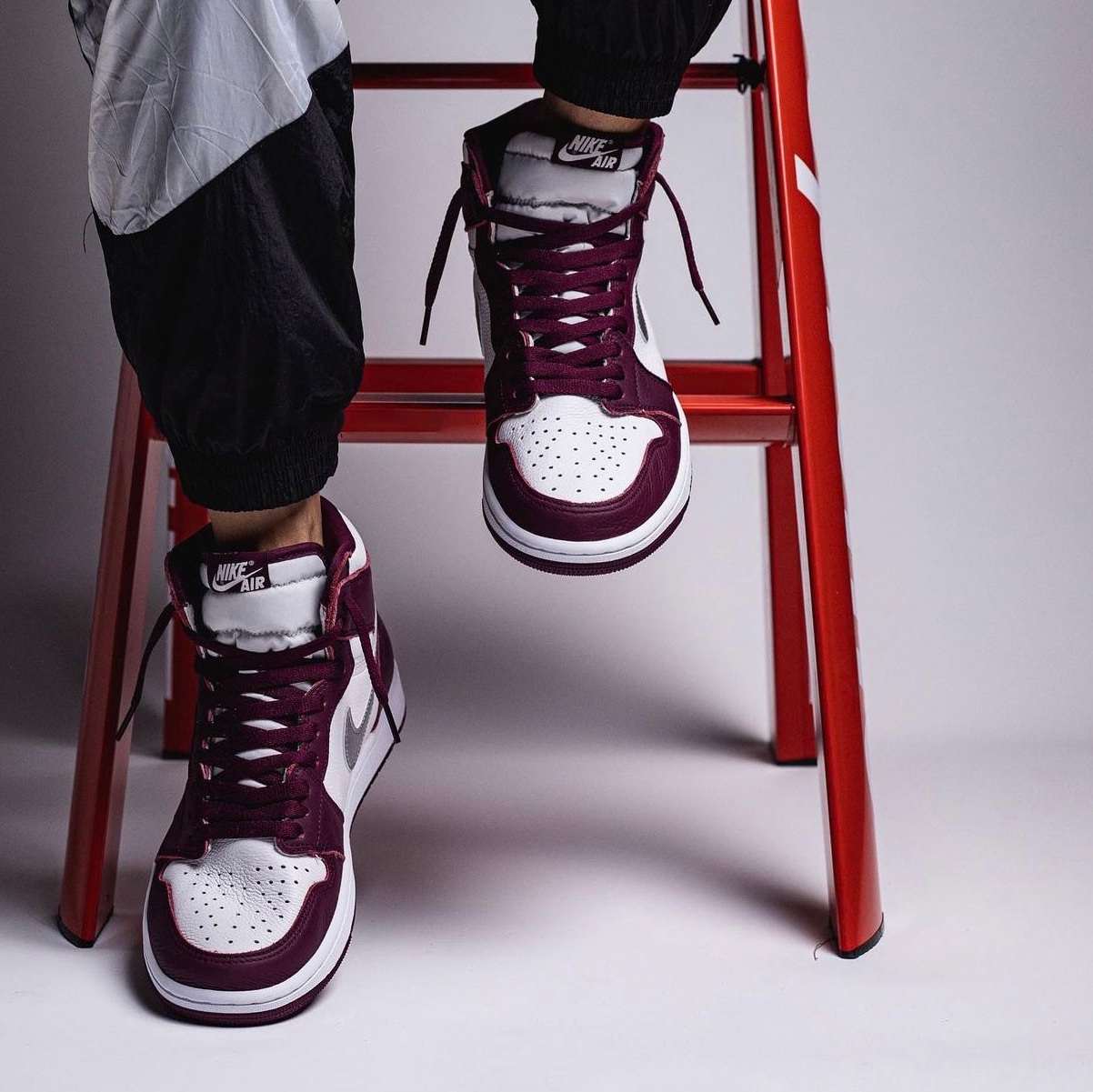 Jordan 1 Retro High OG Bordeaux, (GS) Jordan 1 Retro High OG Bordeaux 착용 스타일 - 5