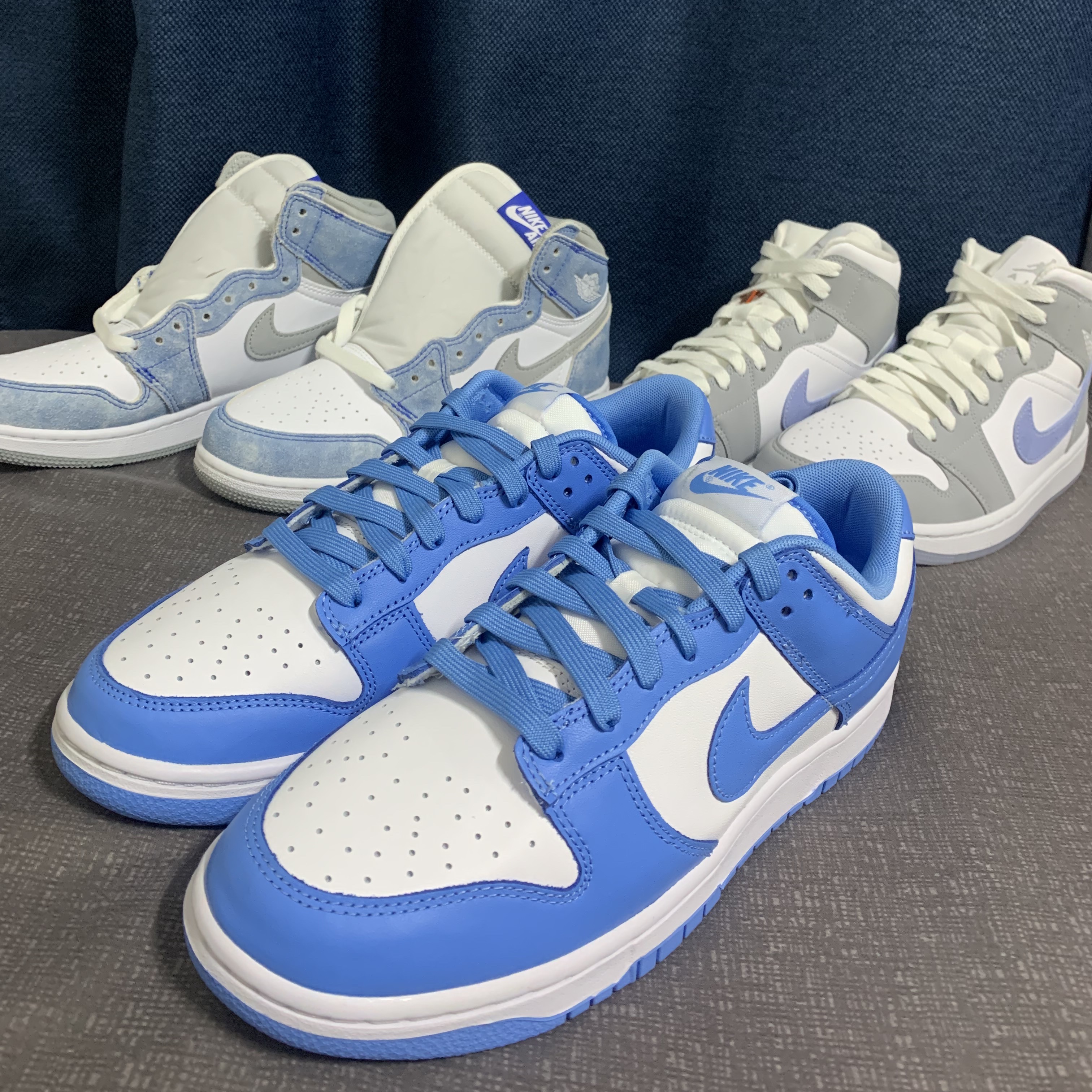 Nike Dunk Low Retro University Blue, (GS) Jordan 1 Retro High OG Hyper Royal 착용 스타일