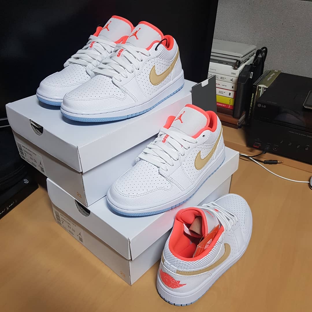 (W) Jordan 1 Low SE White Sesame 착용 스타일 - 4