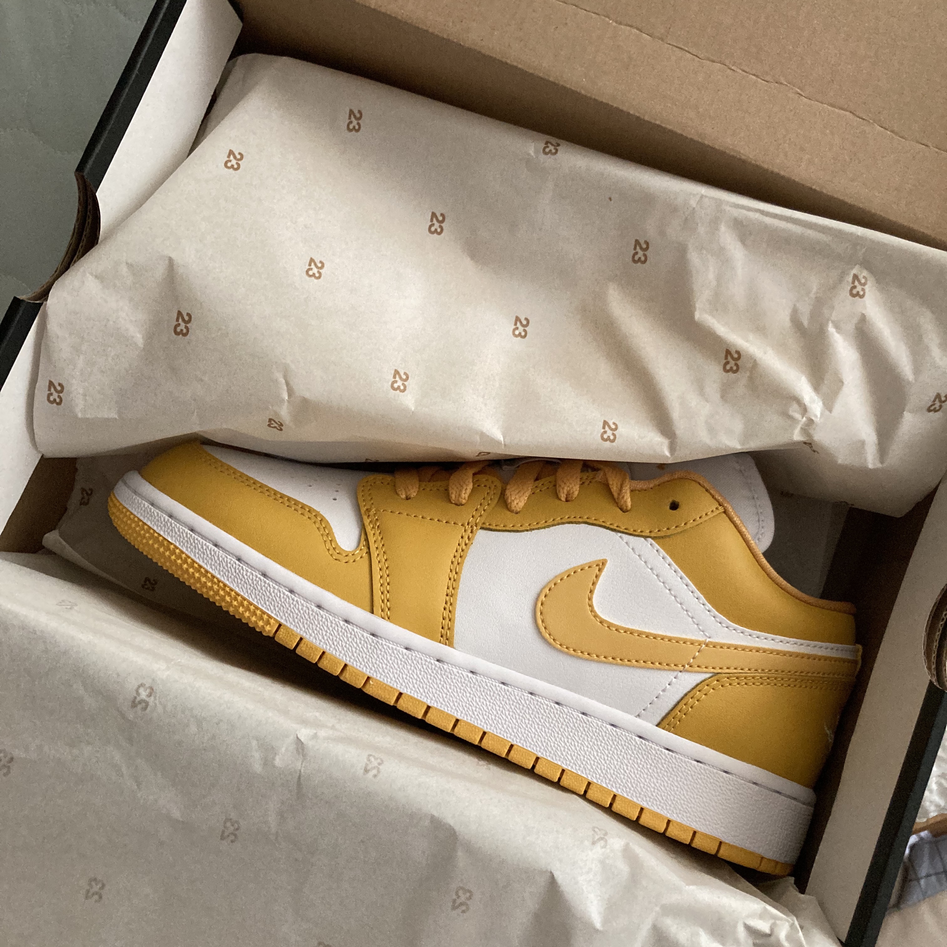 (GS) Jordan 1 Low Pollen 착용 스타일 - 2