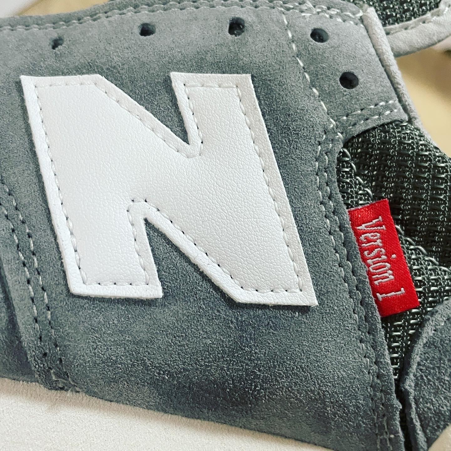 New Balance 990vs1 Made in USA Grey 착용 스타일 - 5