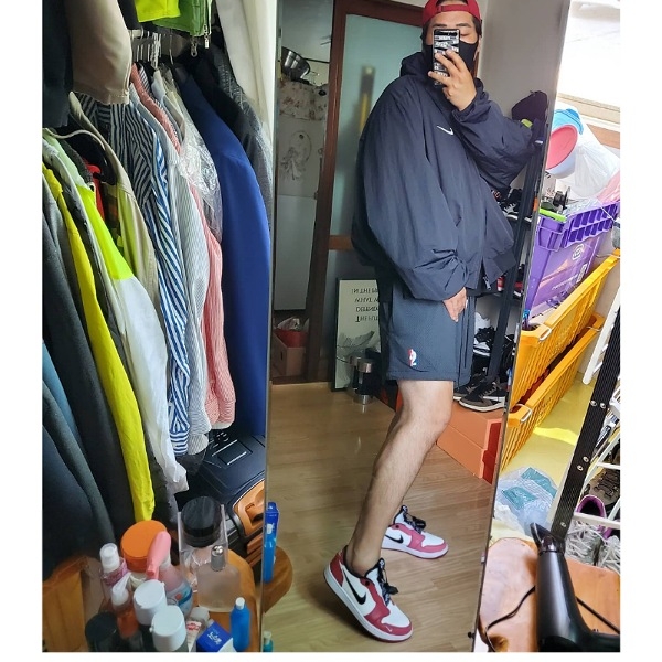Nike x Fear of God Basketball Shorts Off Noir, Nike x Fear of God Bomber Hooded Jacket Black 착용 스타일 - 3