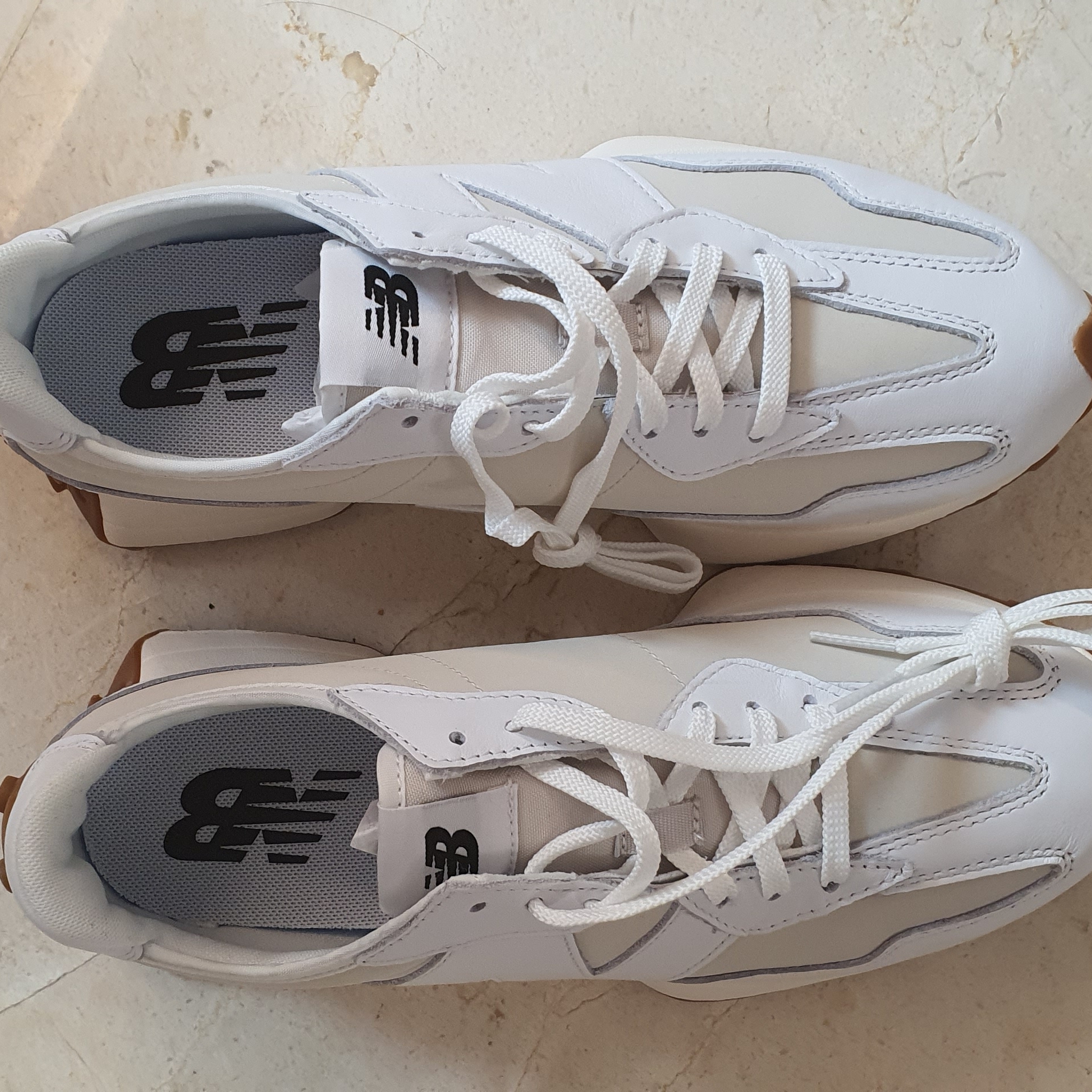 (W) New Balance 327 Leather White Moonbeam 착용 스타일 - 2