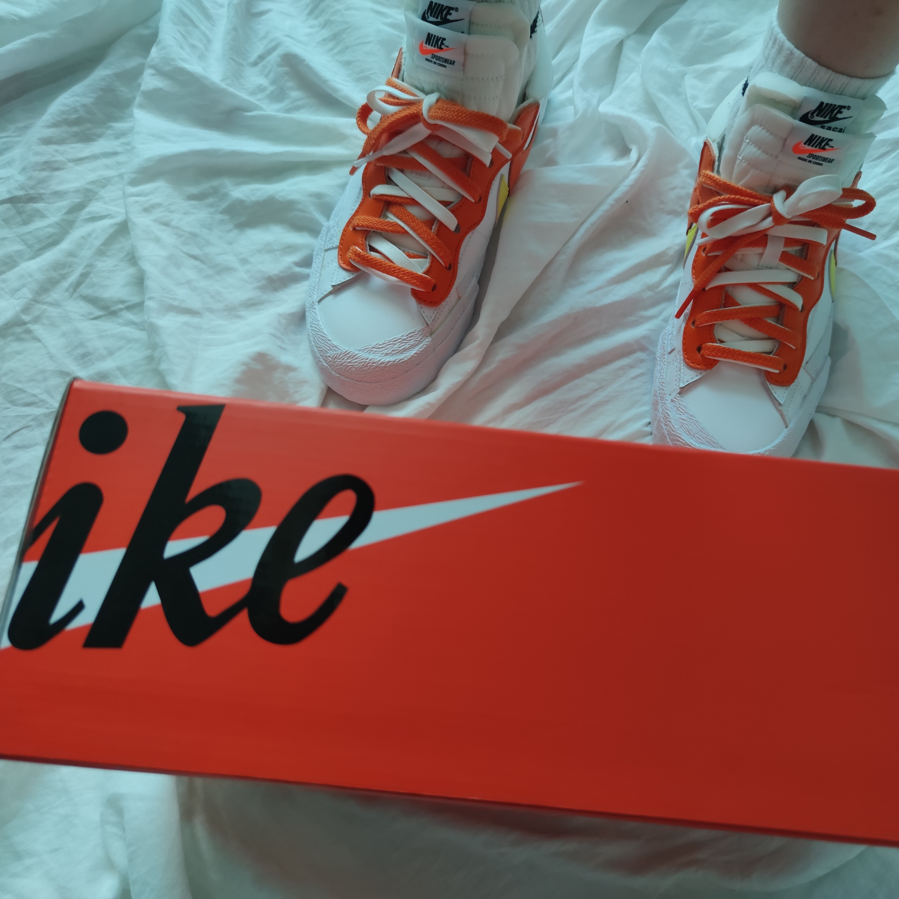 Nike x Sacai Blazer Low Magma Orange 착용 스타일 - 1