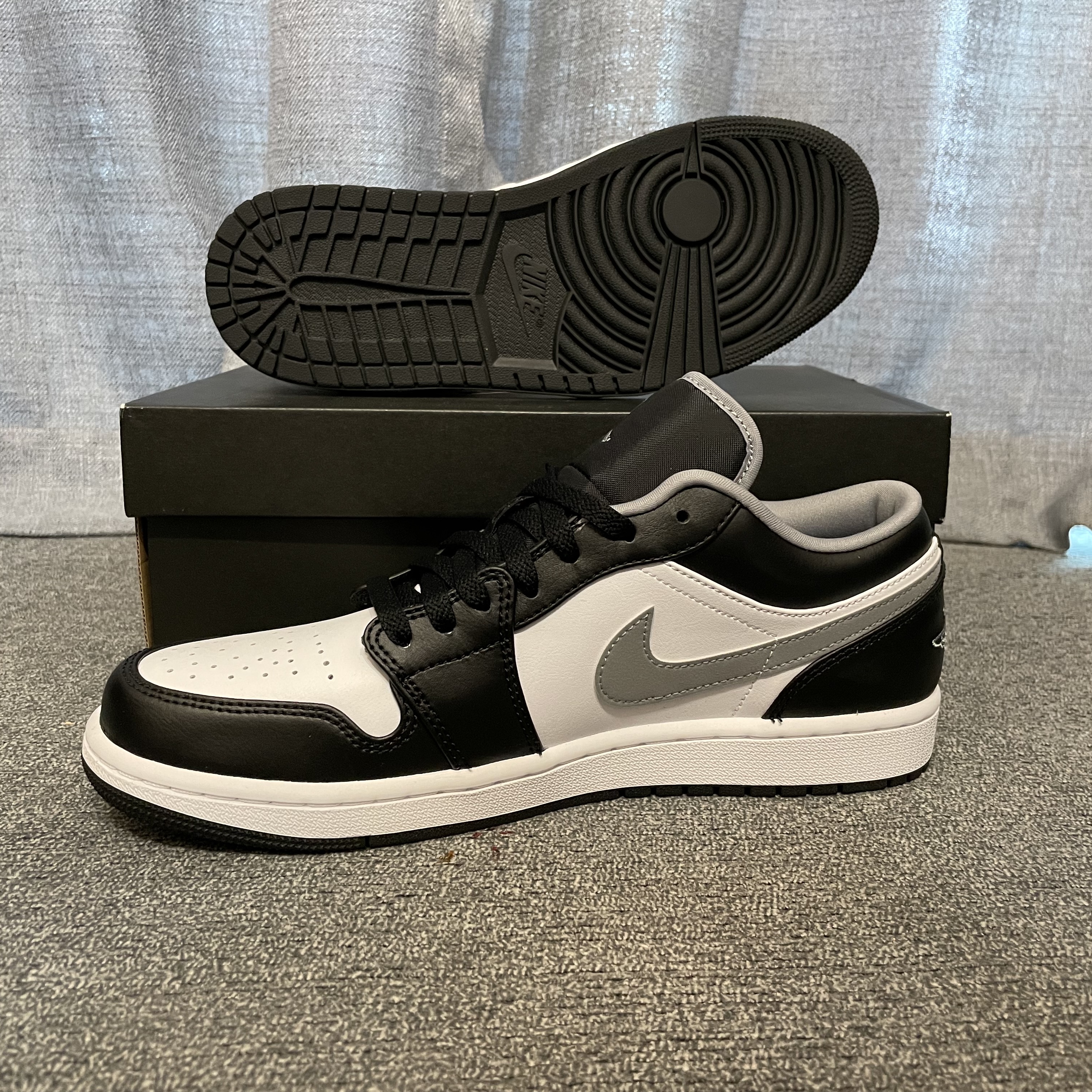 Jordan 1 Low Black Particle Grey 착용 스타일 - 4