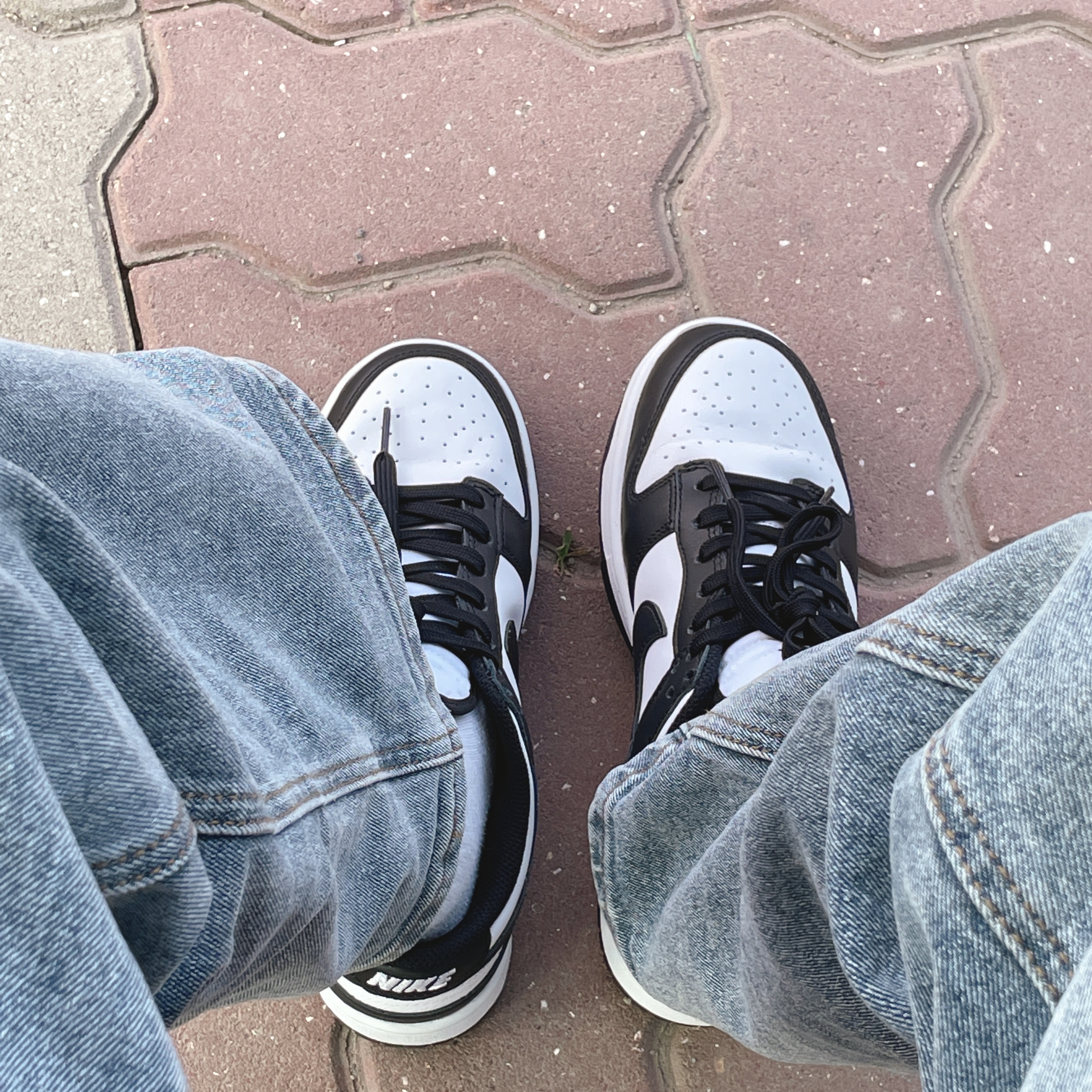 Nike Dunk Low Retro Black, Maison Margiela Grainy Smooth Leather Zipped Card Holder Black 착용 스타일 - 1
