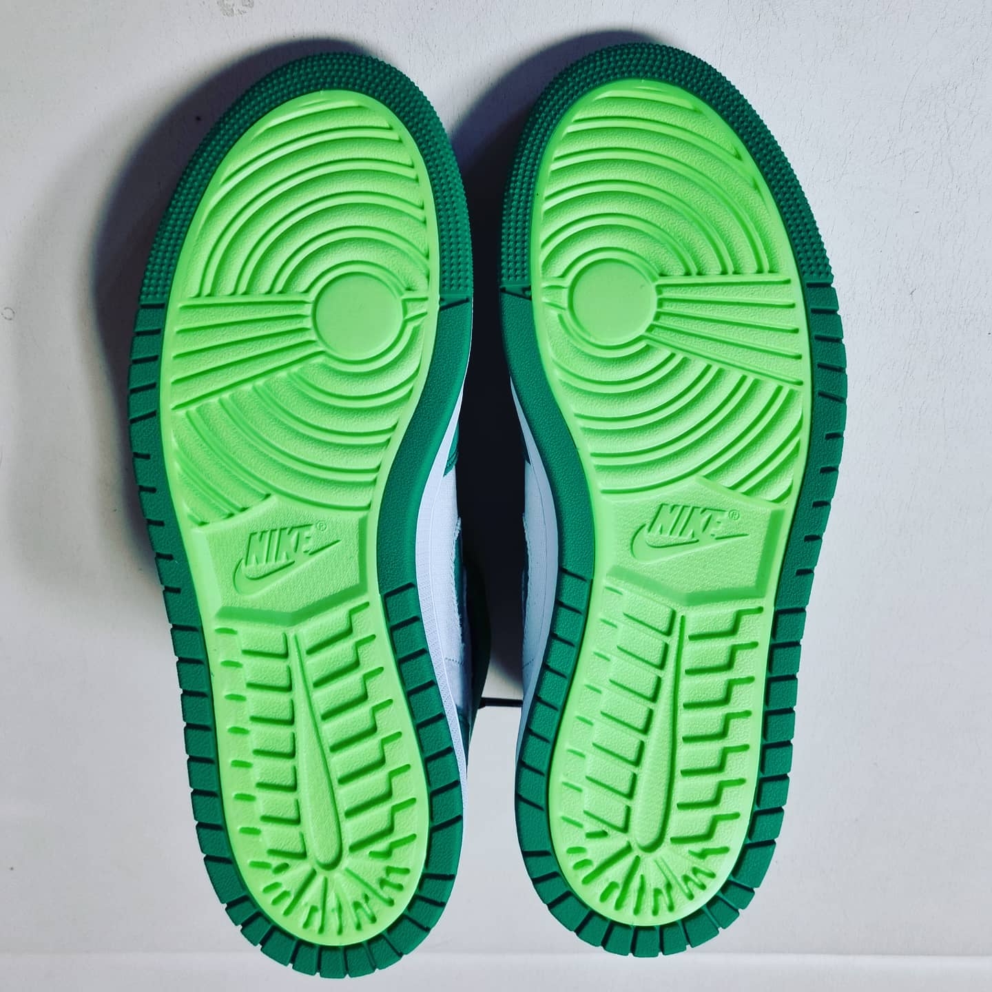 Jordan 1 Zoom Air CMFT Stadium Green 착용 스타일 - 5