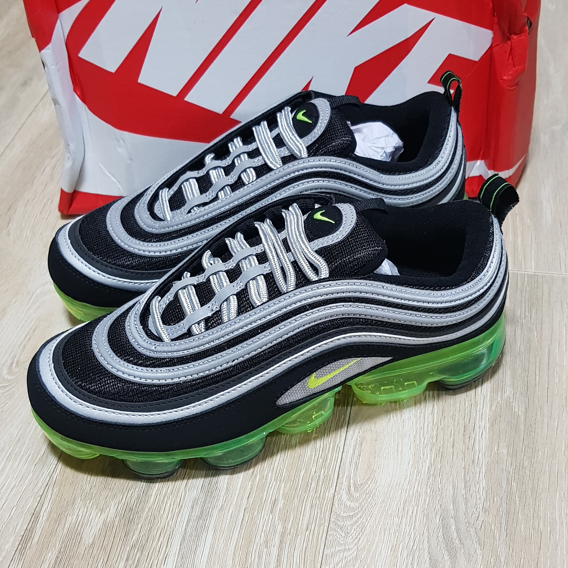 Nike Air VaporMax 97 Black Volt 착용 스타일 - 5