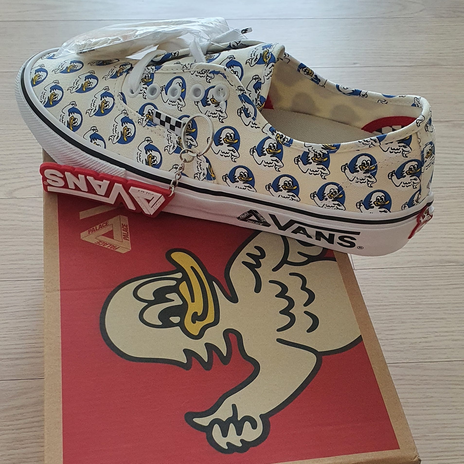 Vans x Palace Skate Authentic Jeremy The Duck Classic White 착용 스타일