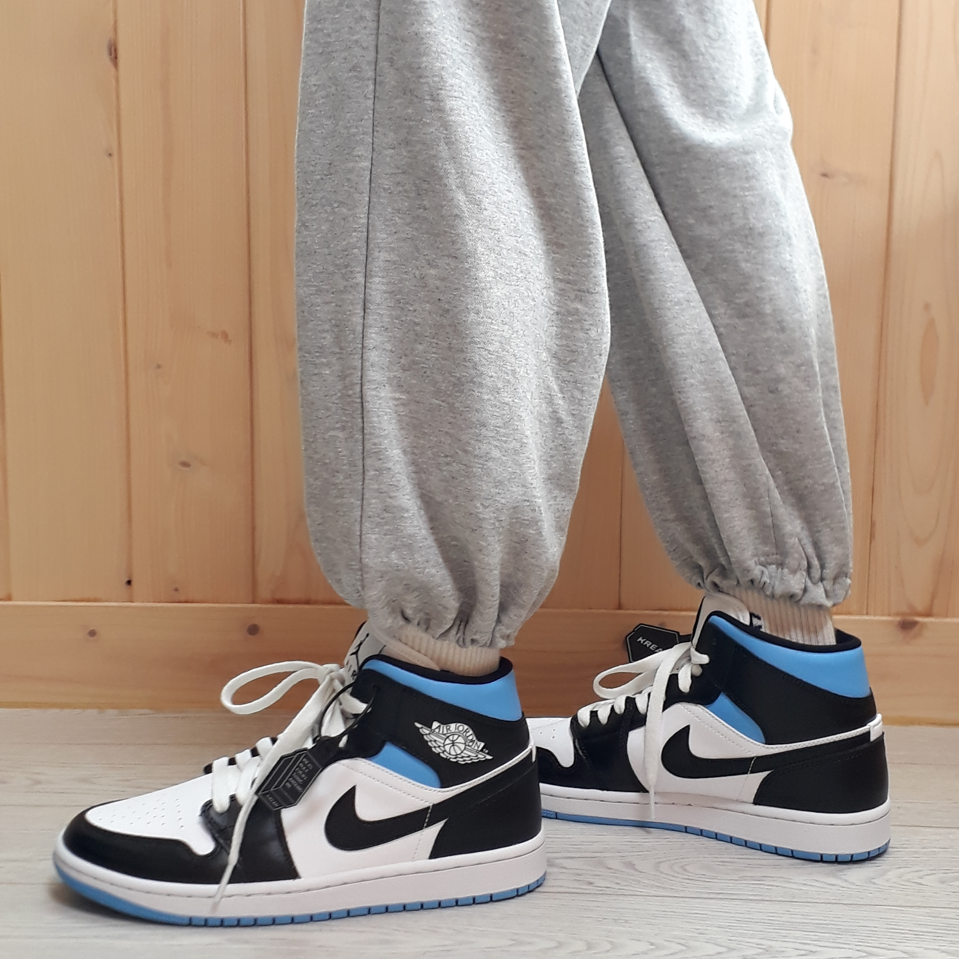 (W) Jordan 1 Mid White Black University Blue 착용 스타일