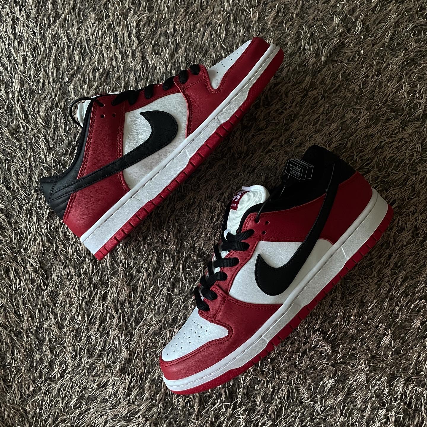 Nike SB Dunk Low Pro Chicago 착용 스타일 - 1