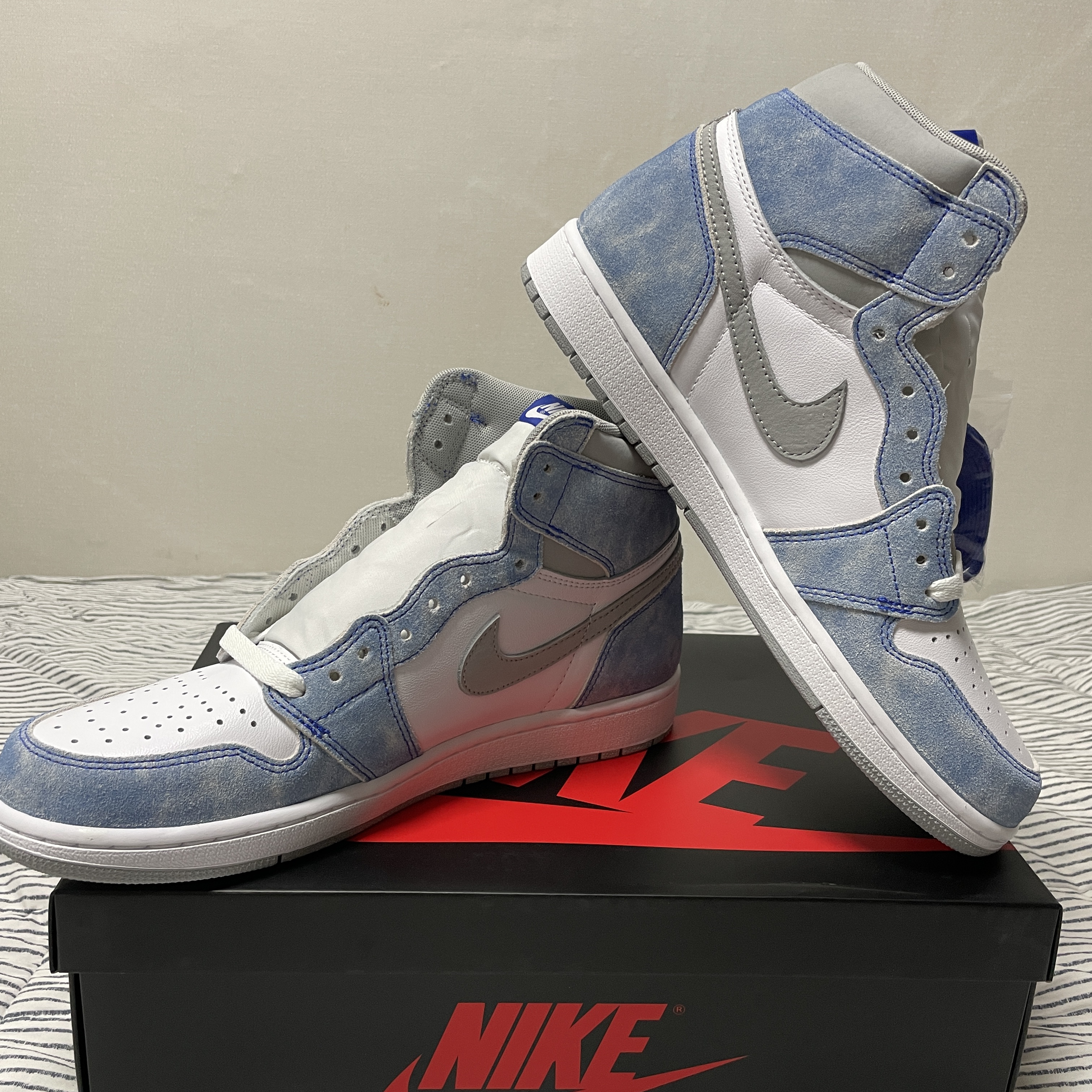 Jordan 1 Retro High OG Hyper Royal 착용 스타일