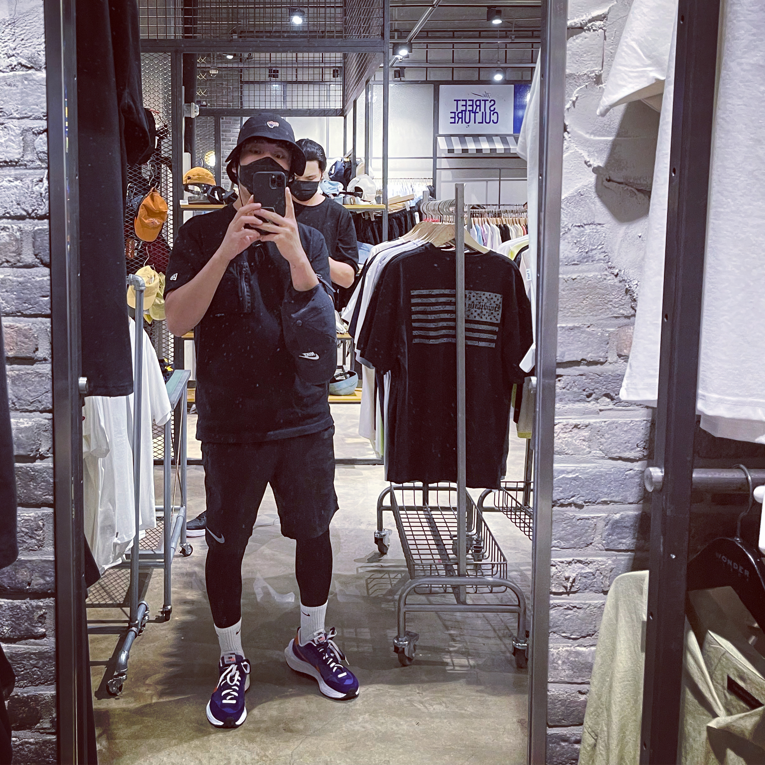 Nike x Sacai VaporWaffle Dark Iris 착용 스타일