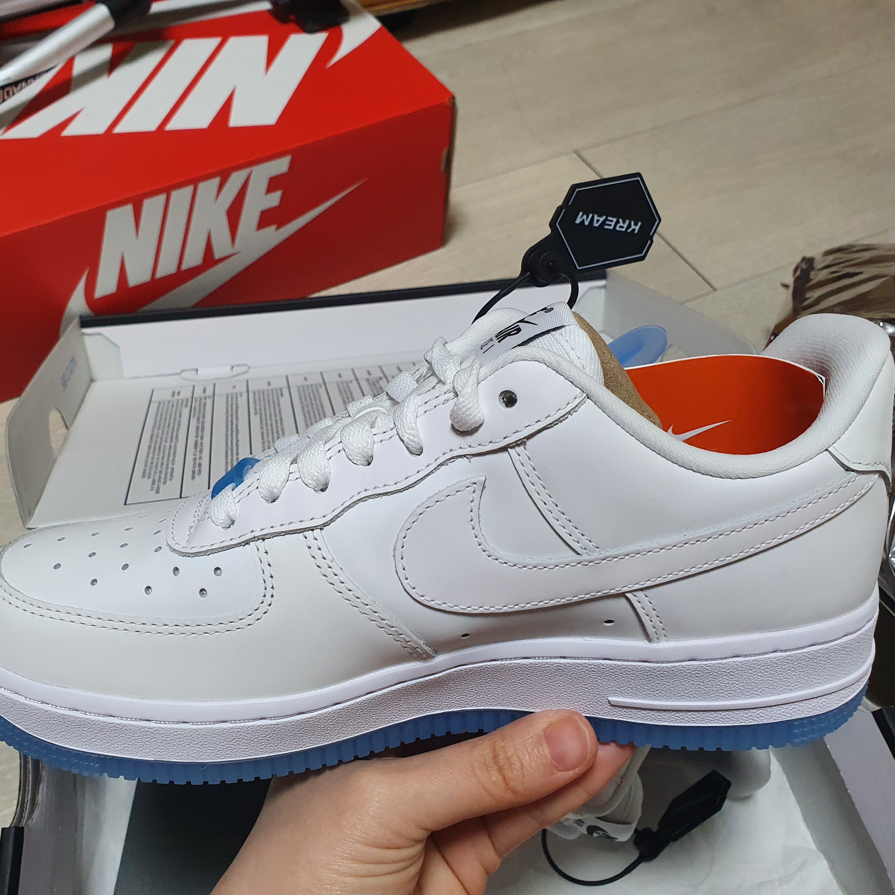 (W) Nike Air Force 1 '07 LX Photochromic 착용 스타일 - 1
