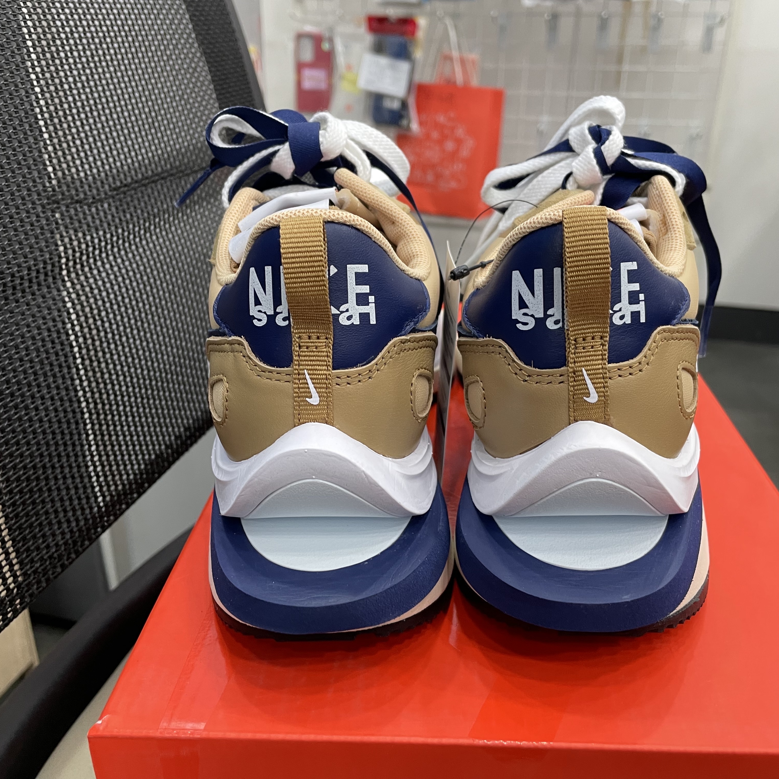 Nike x Sacai VaporWaffle Sesame and Blue Void 착용 스타일 - 2