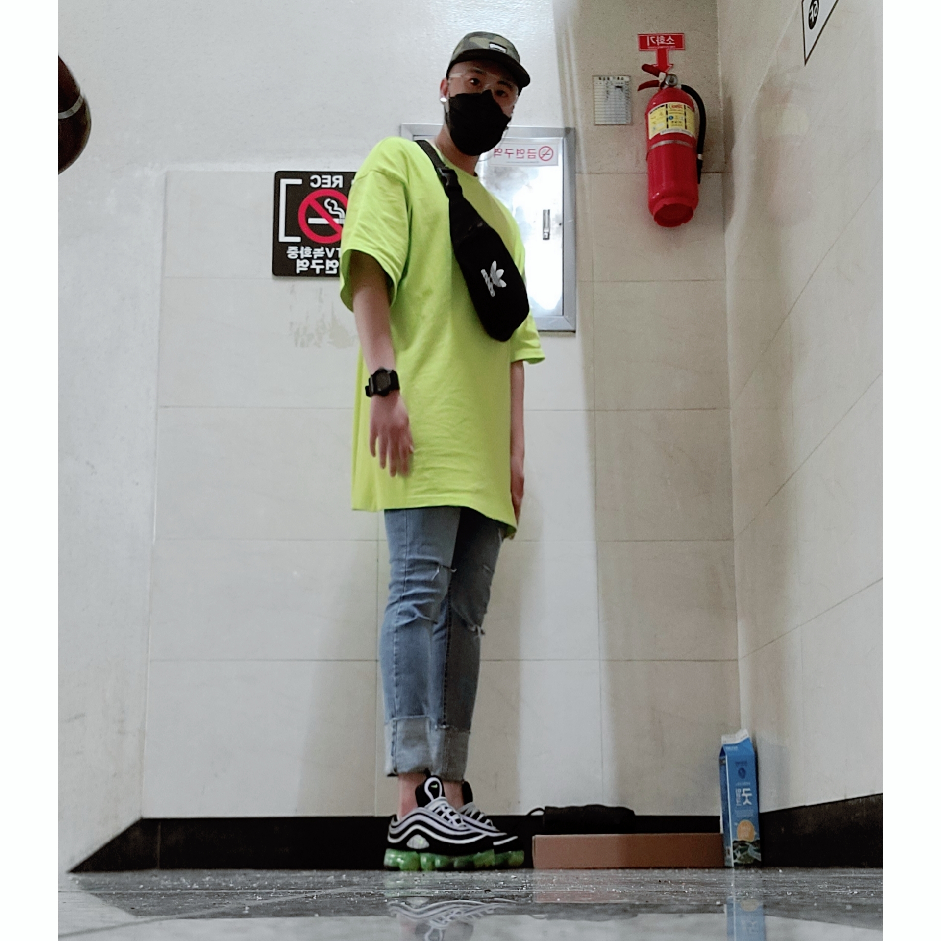 Nike Air VaporMax 97 Black Volt 착용 스타일 - 3