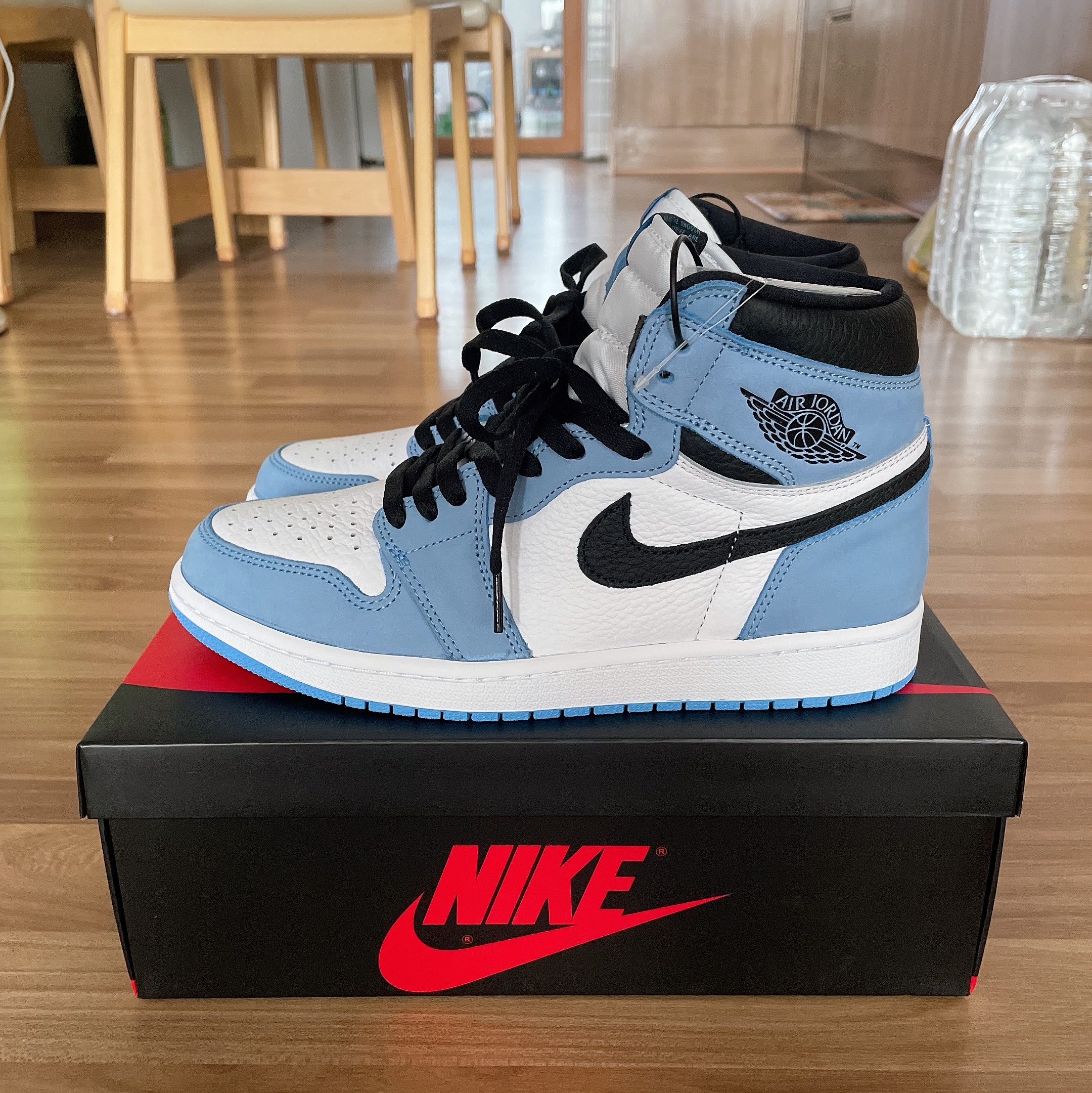 Jordan 1 Retro High OG University Blue 착용 스타일 - 1