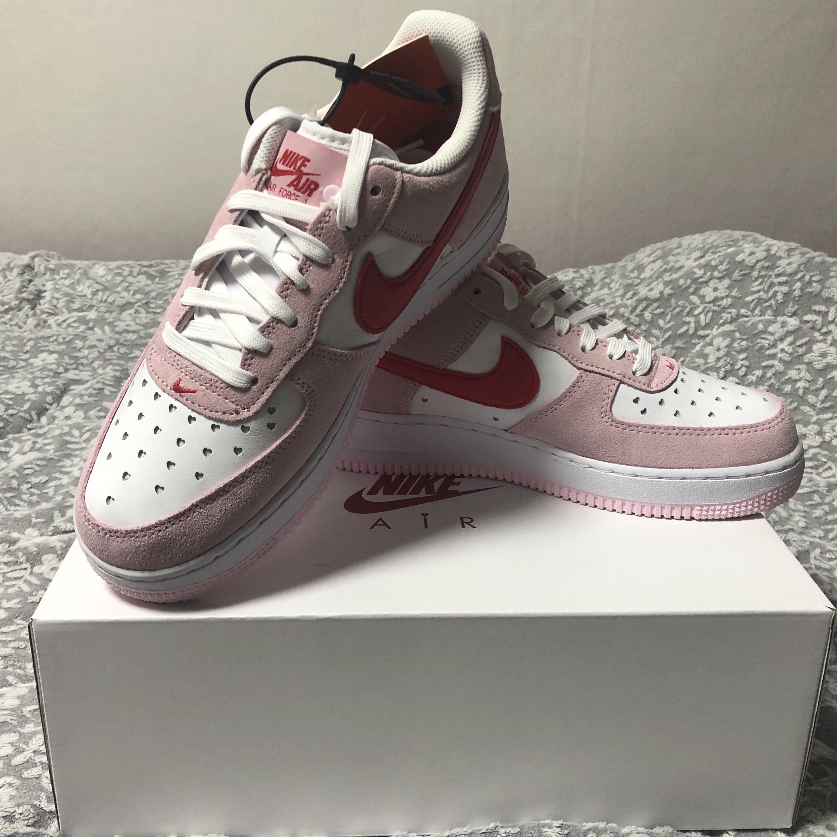 Nike Air Force 1 '07 QS Valentine's Day 착용 스타일