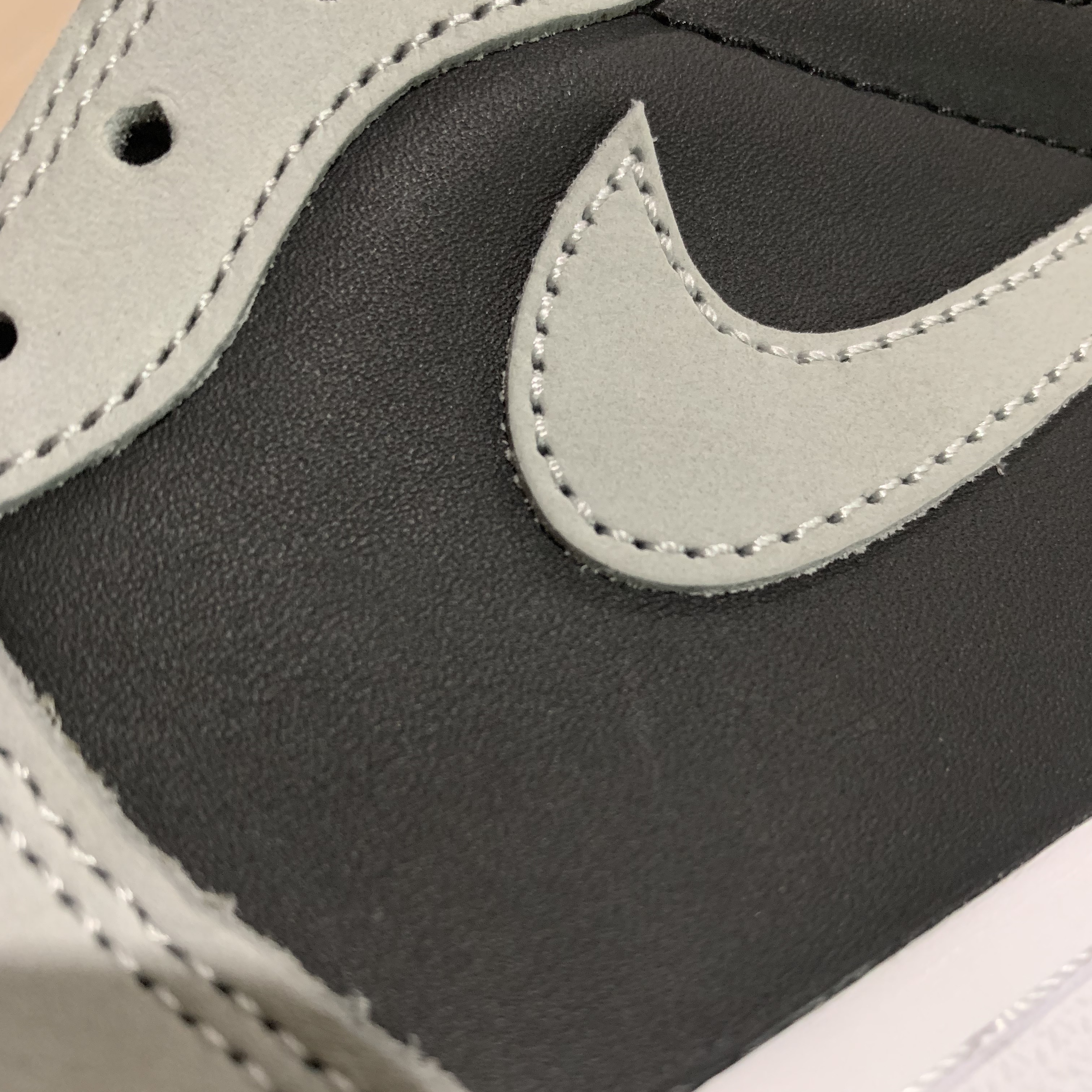 Jordan 1 Retro High OG Shadow 2.0 착용 스타일 - 3