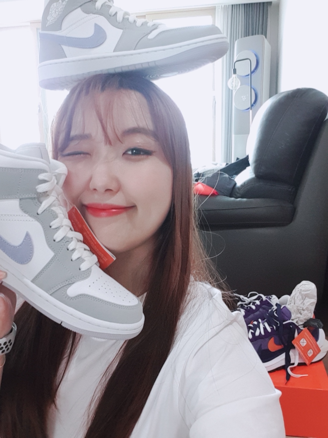 (W) Jordan 1 Mid Wolf Grey, Nike x Sacai VaporWaffle Dark Iris 착용 스타일 - 1