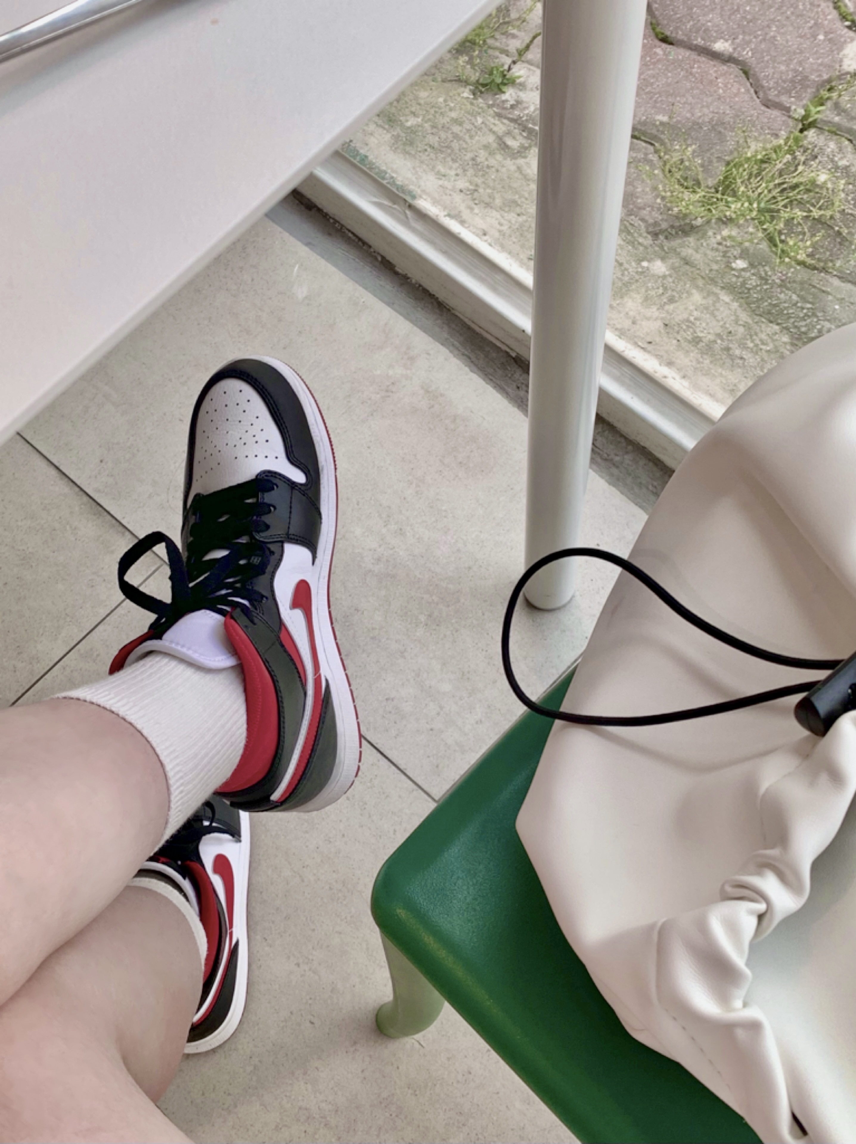 Jordan 1 Mid Gym Red Black White 착용 스타일