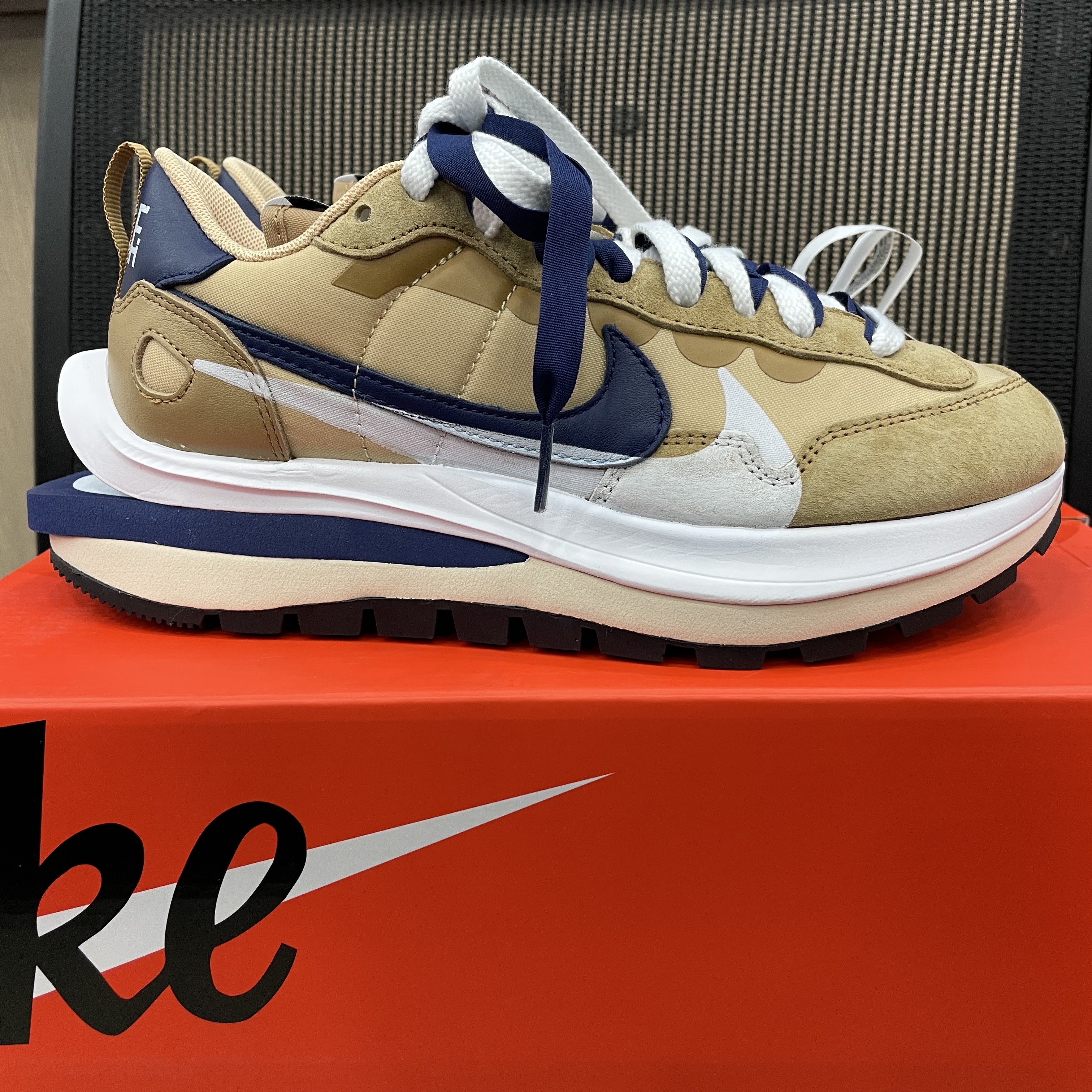 Nike x Sacai VaporWaffle Sesame and Blue Void 착용 스타일 - 3