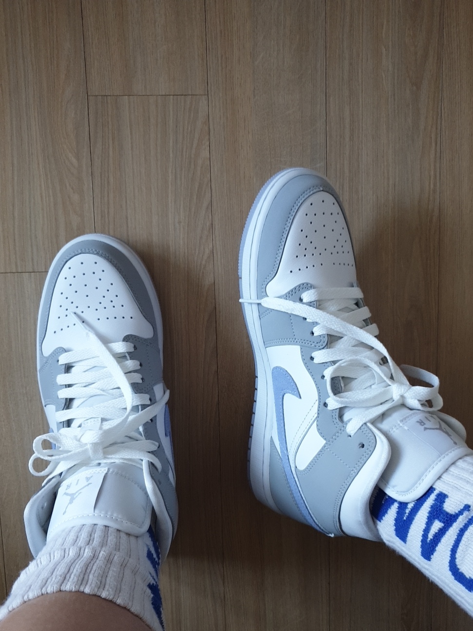 (W) Jordan 1 Mid Wolf Grey, Nike x Sacai VaporWaffle Dark Iris 착용 스타일 - 2