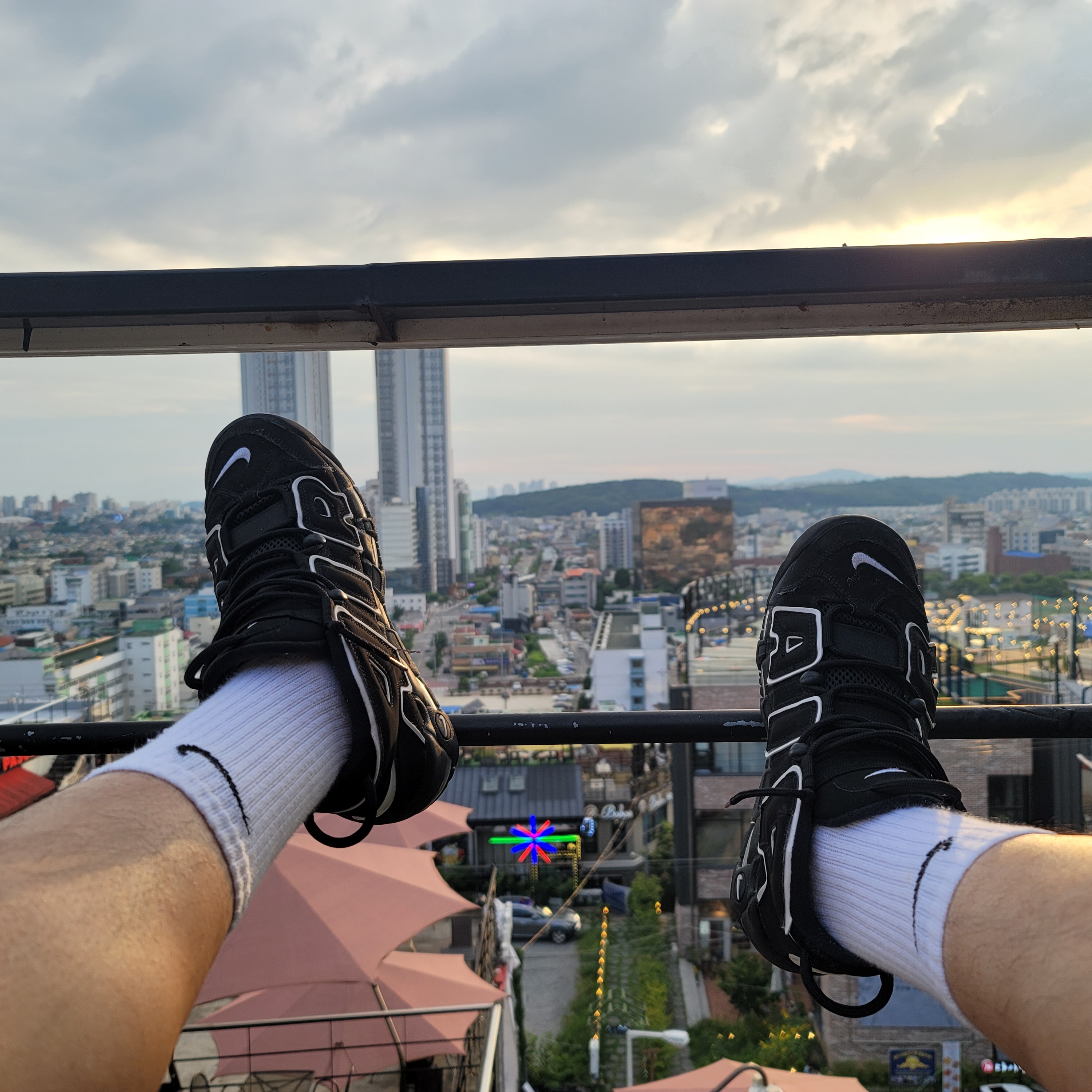 Nike Air More Uptempo Black White 2020 착용 스타일