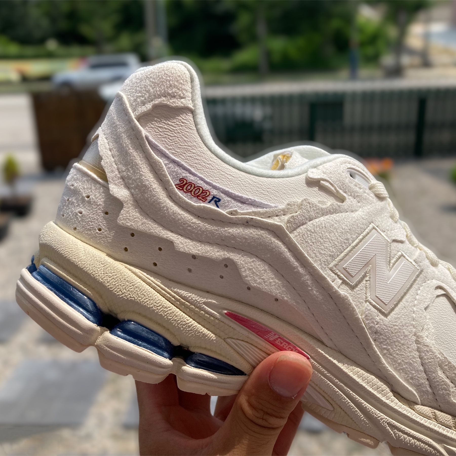 New Balance 2002R Protection Pack Sea Salt 착용 스타일 - 2