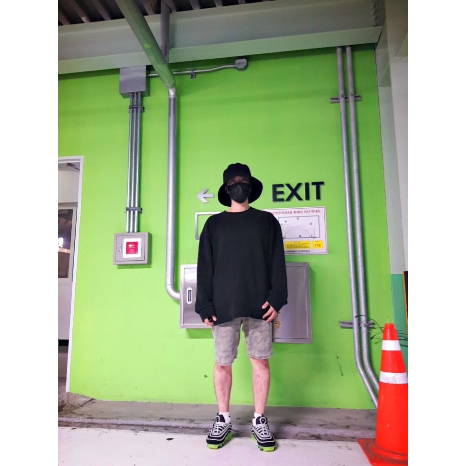 Nike Air VaporMax 97 Black Volt 착용 스타일 - 2