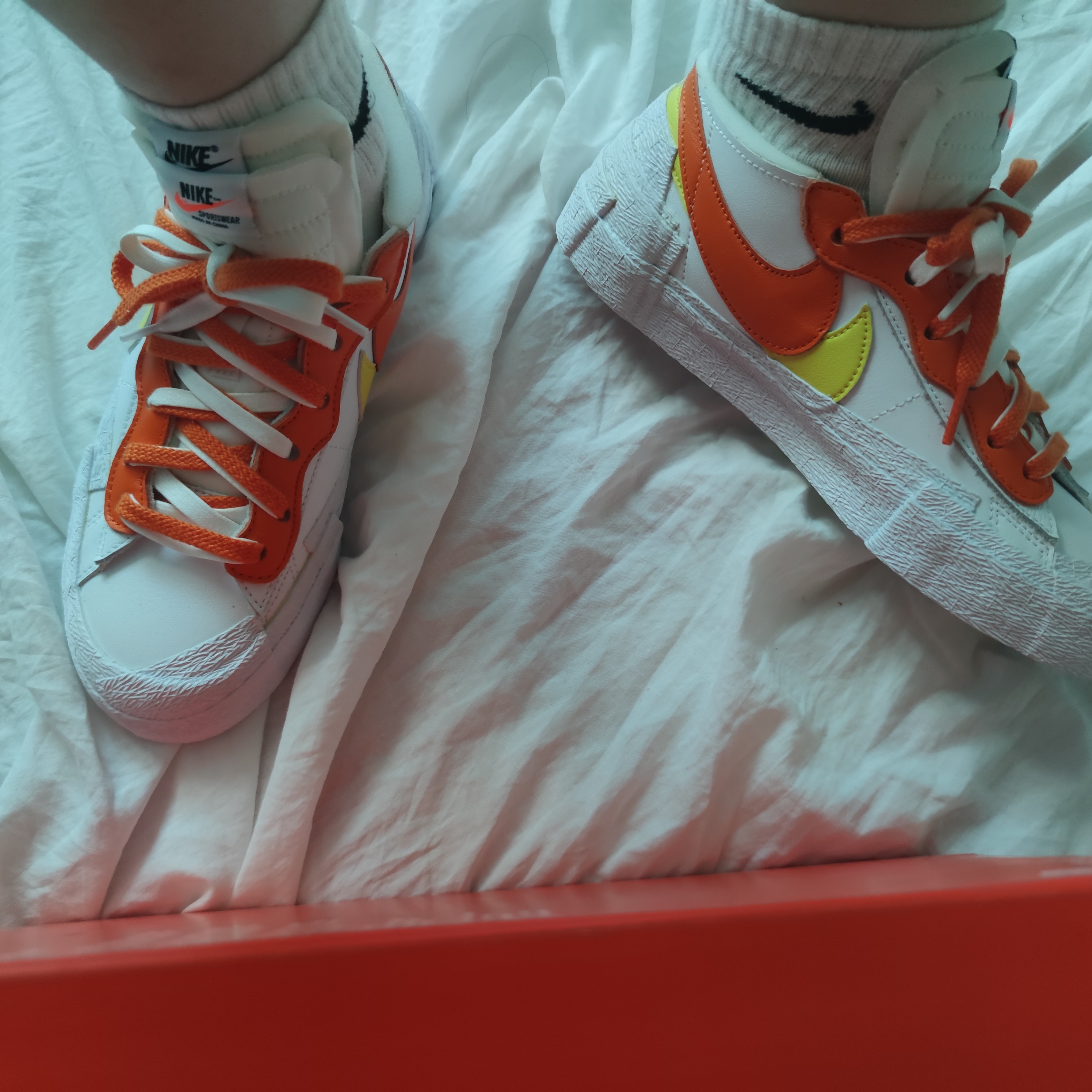 Nike x Sacai Blazer Low Magma Orange 착용 스타일 - 3