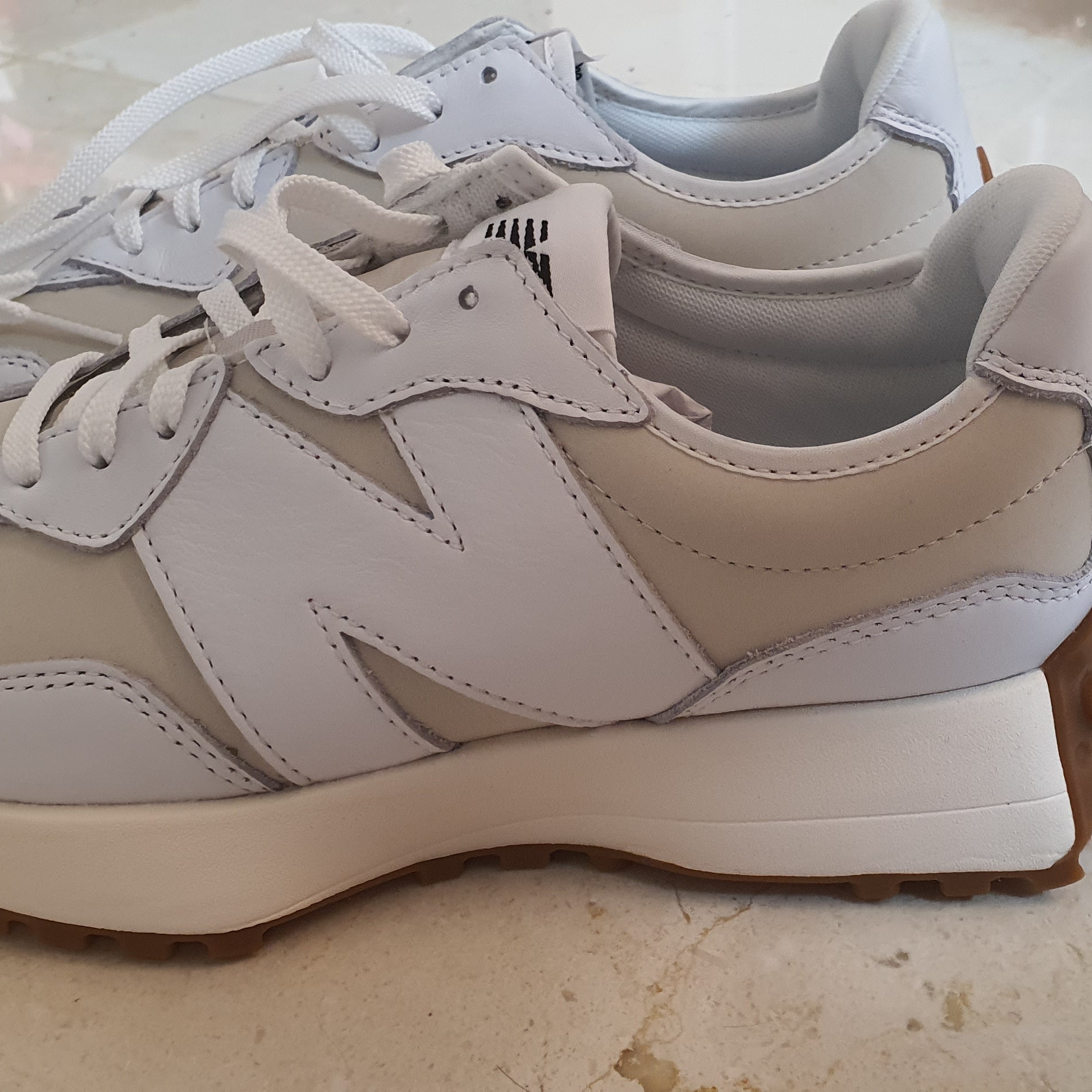 (W) New Balance 327 Leather White Moonbeam 착용 스타일 - 3