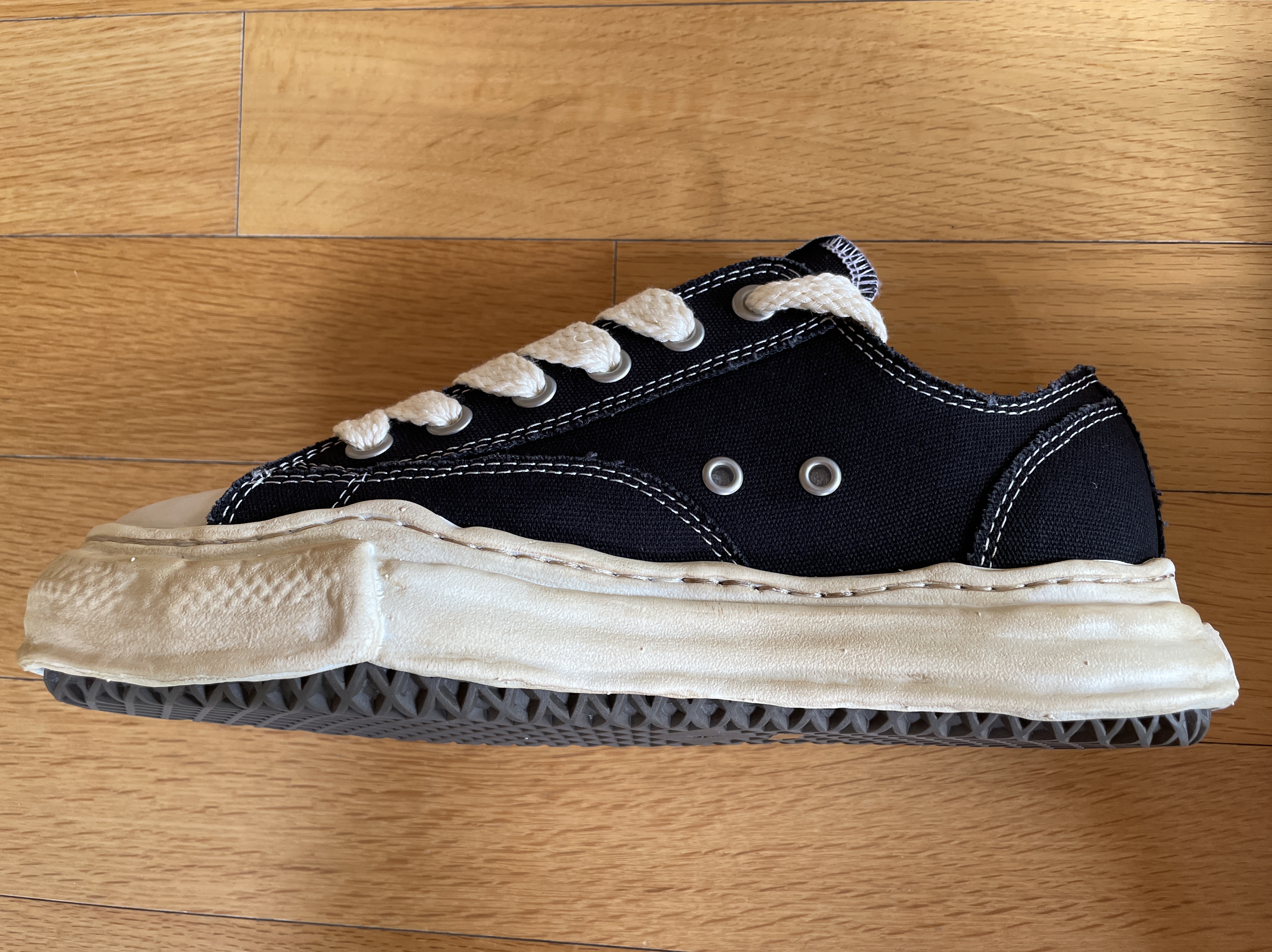 Maison Mihara Yasuhiro Peterson OG Sole OD Canvas Low-top Sneakers Black 착용 스타일 - 2