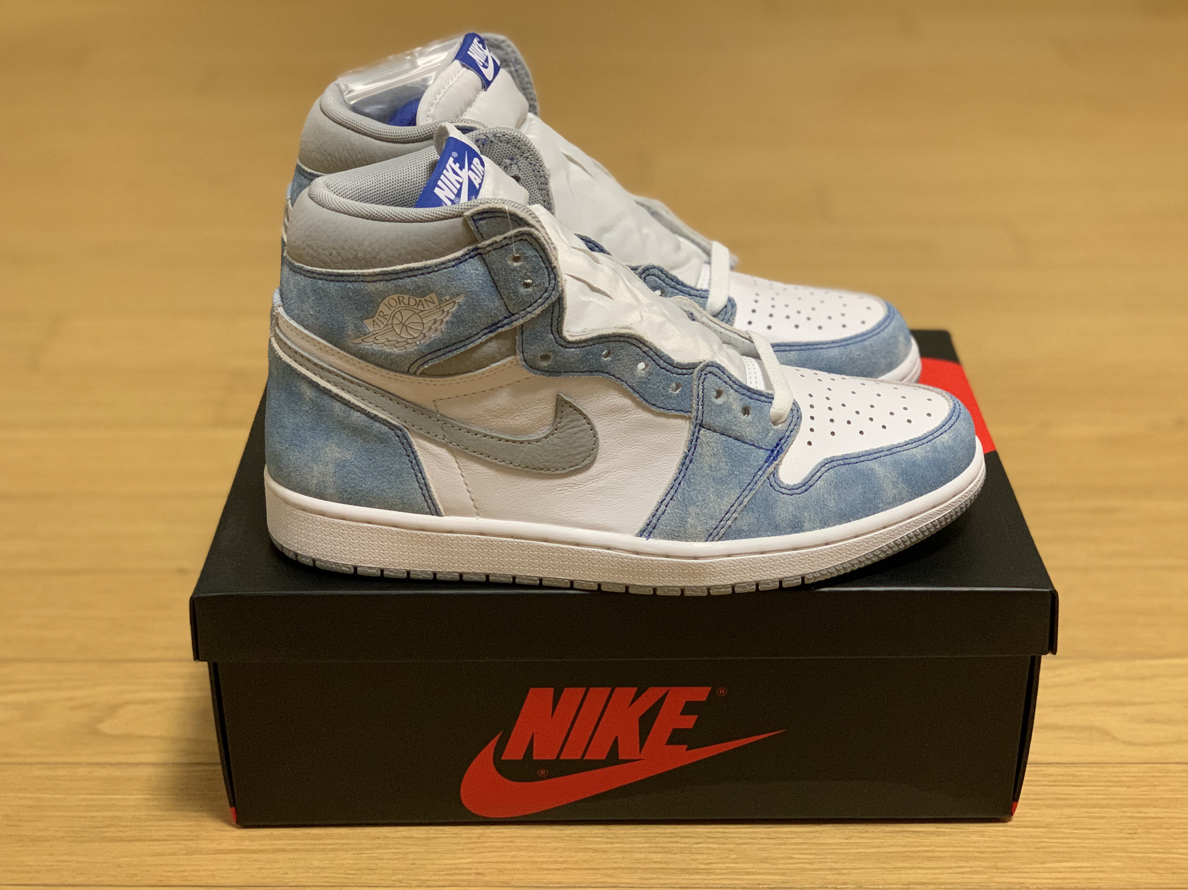 Jordan 1 Retro High OG Hyper Royal 착용 스타일 - 1