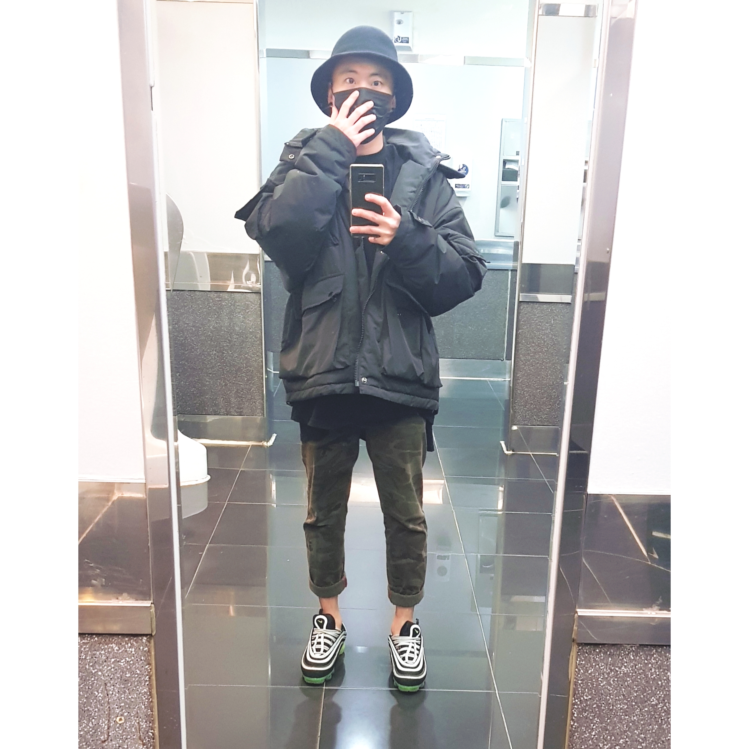 Nike Air VaporMax 97 Black Volt 착용 스타일 - 1