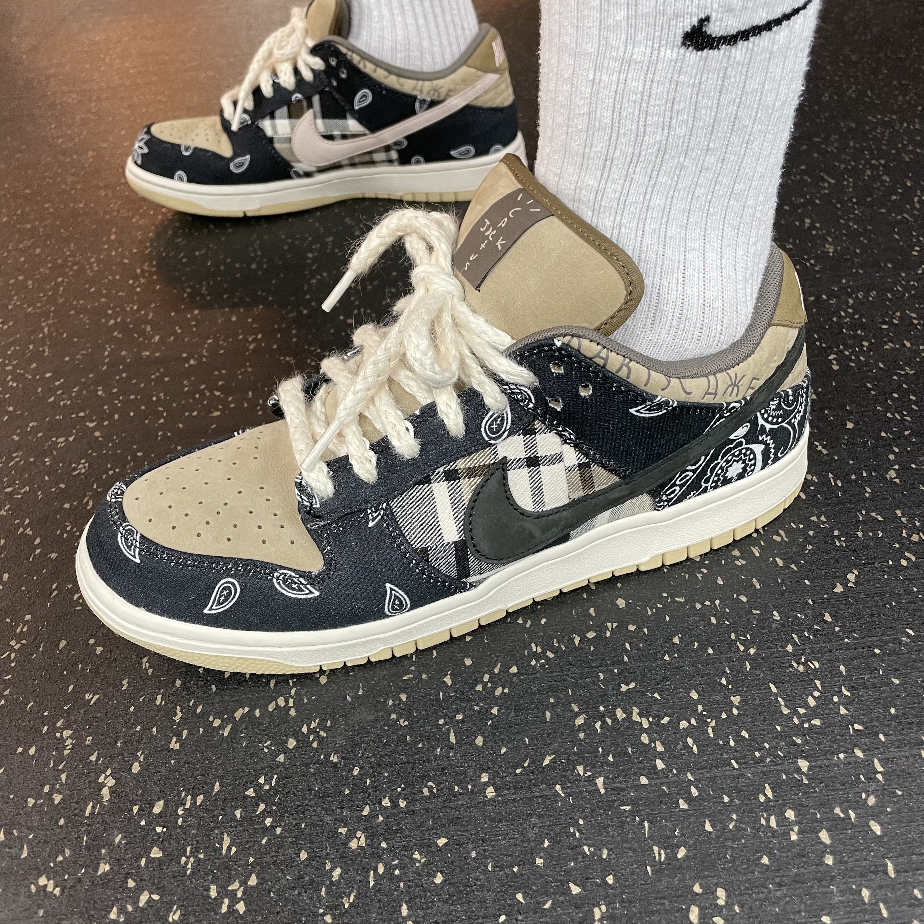Nike x Travis Scott SB Dunk Low 착용 스타일
