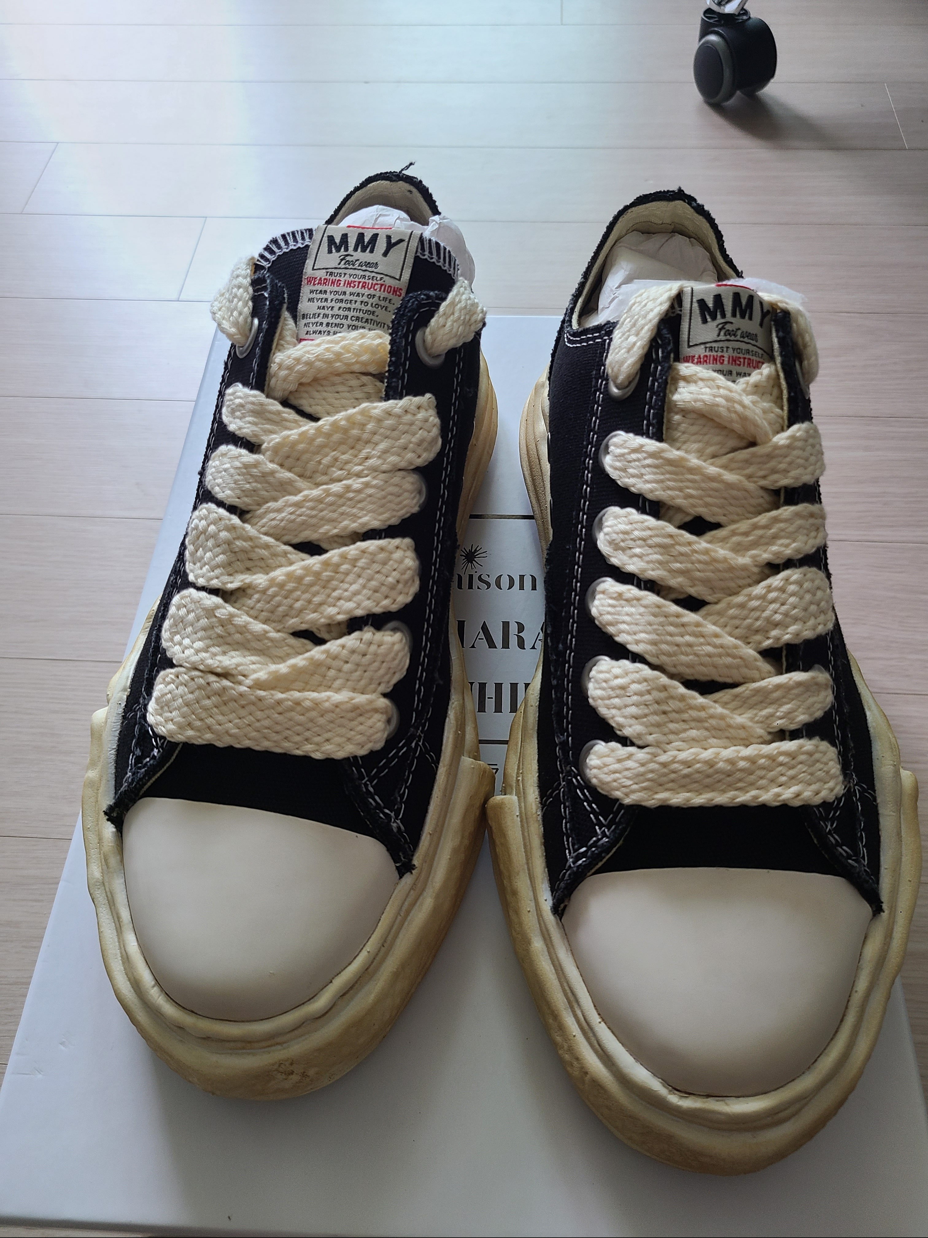 Maison Mihara Yasuhiro Peterson OG Sole OD Canvas Low-top Sneakers Black 착용 스타일