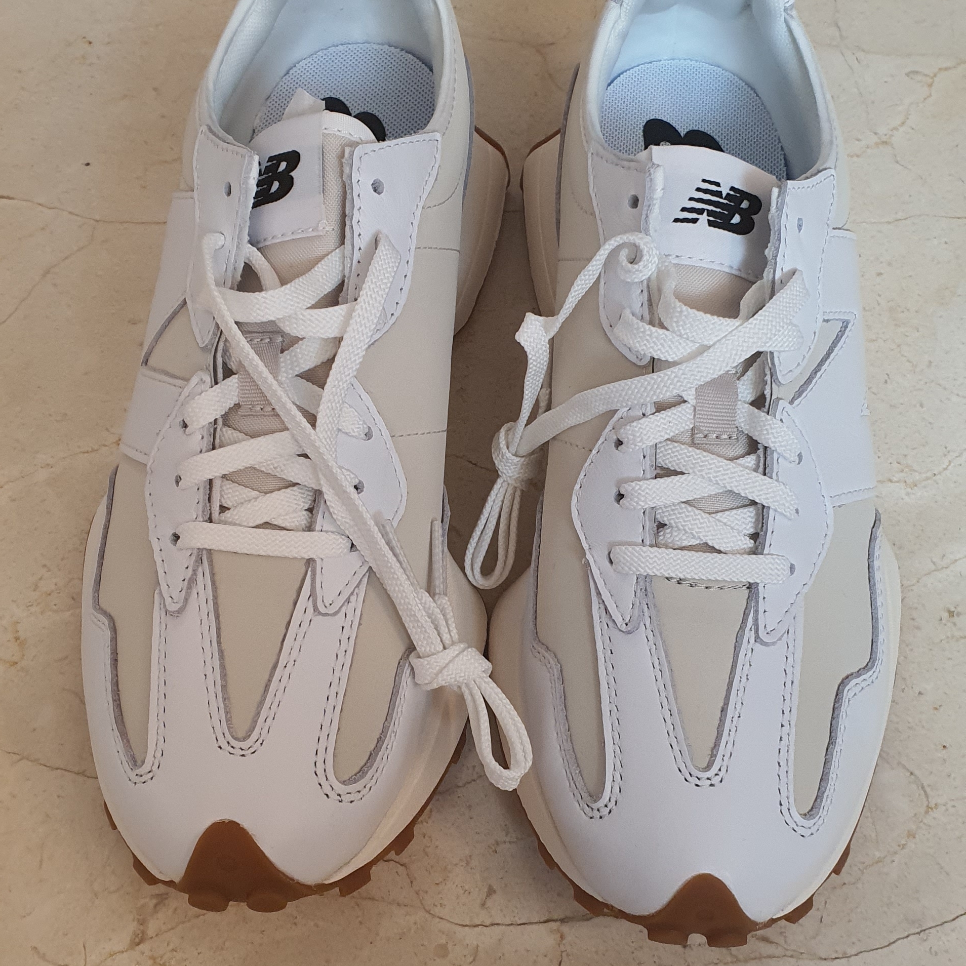 (W) New Balance 327 Leather White Moonbeam 착용 스타일 - 1