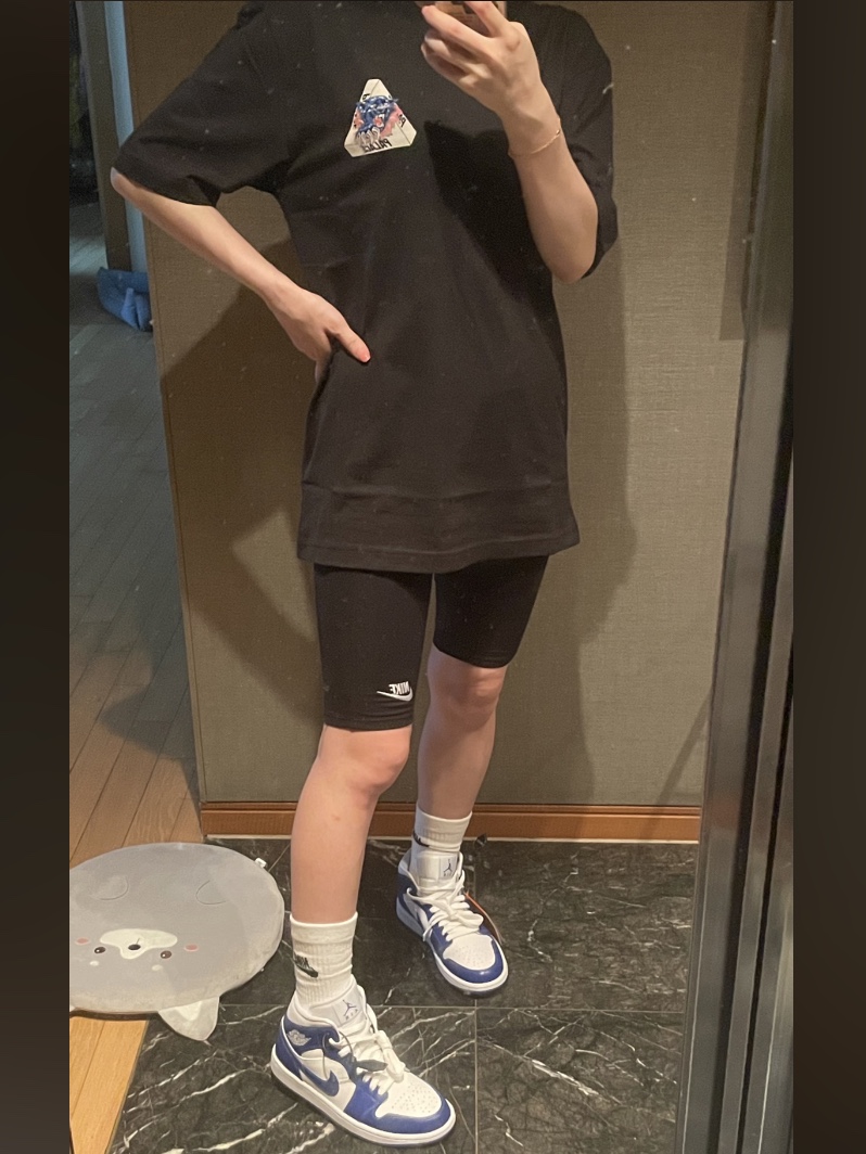 Palace Ripped T-Shirt Black - 19FW, (W) Jordan 1 Mid White Hyper Royal 착용 스타일 - 3