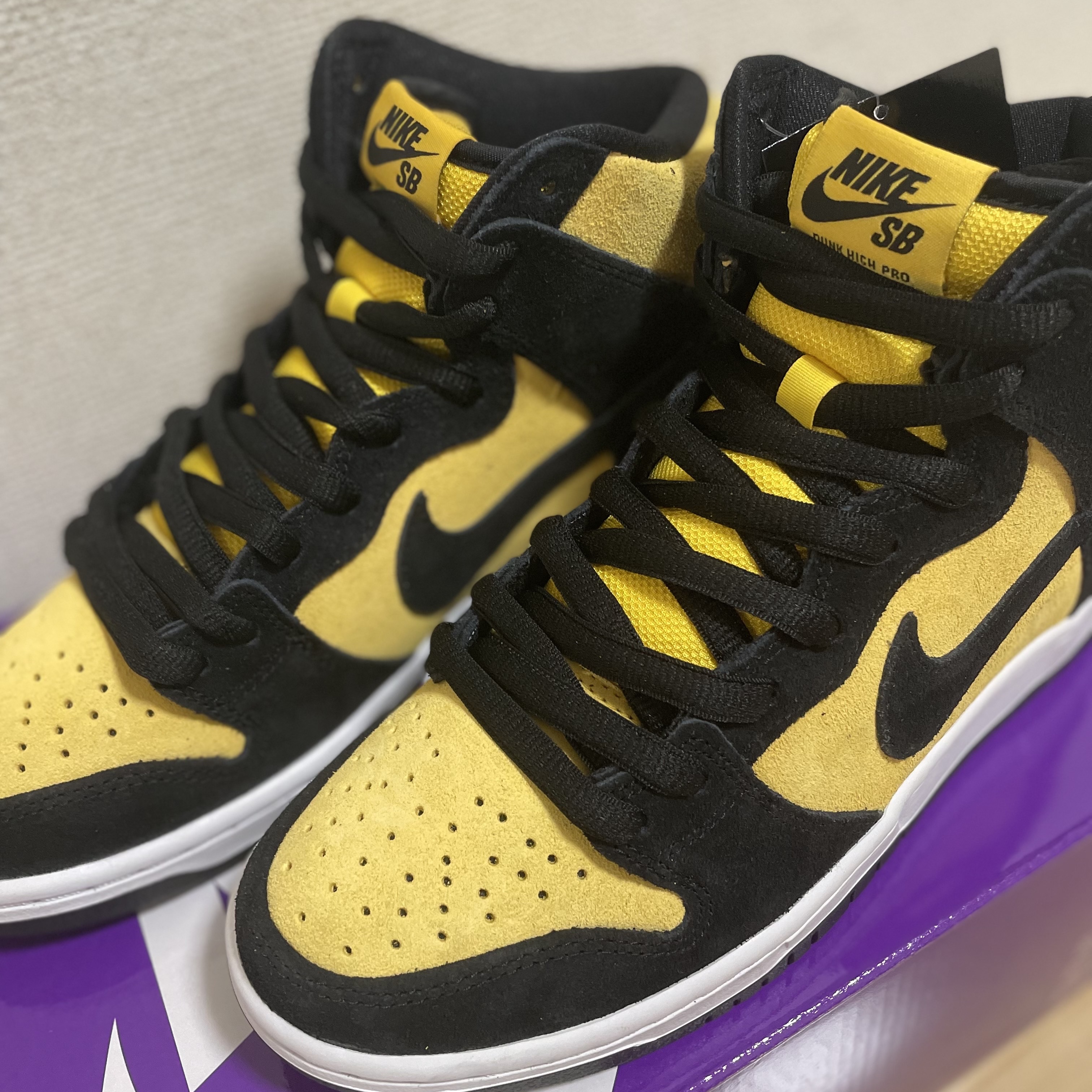 Nike SB Dunk High Pro Maize and Black 착용 스타일 - 3