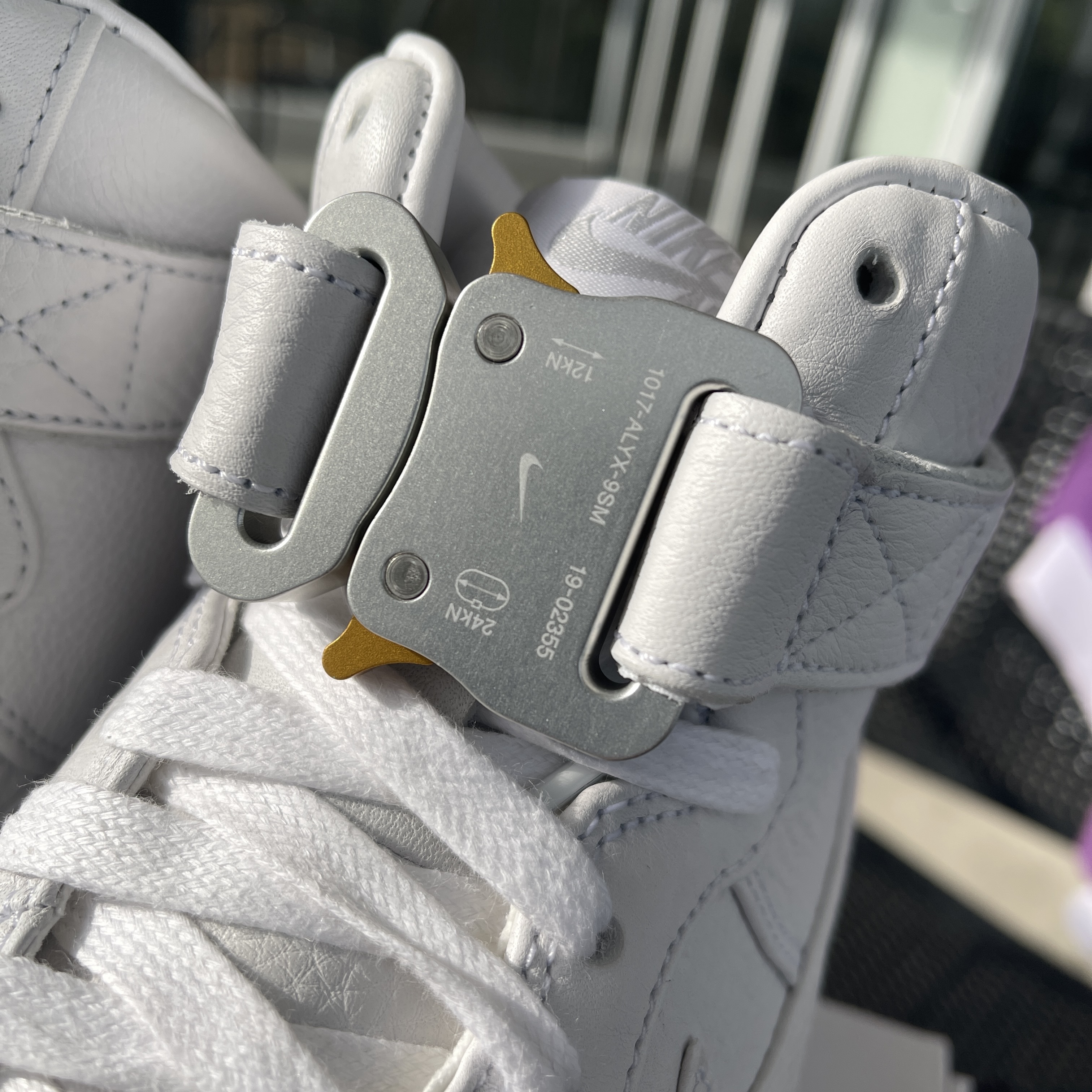 Nike x 1017 Alyx 9SM Air Force 1 High Triple White 2020 착용 스타일 - 3
