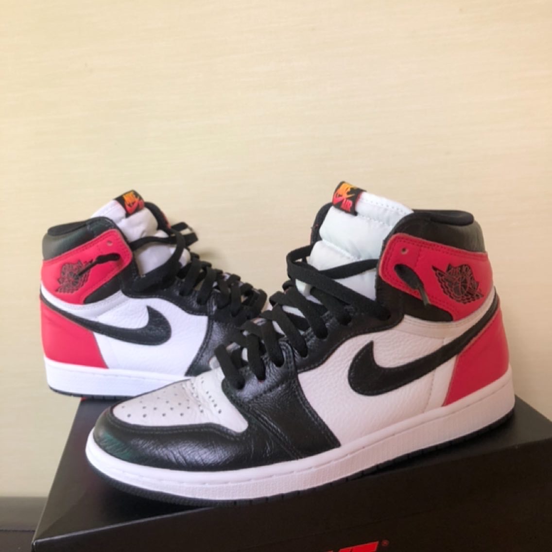 Jordan 1 Retro High OG Light Fusion Red 착용 스타일