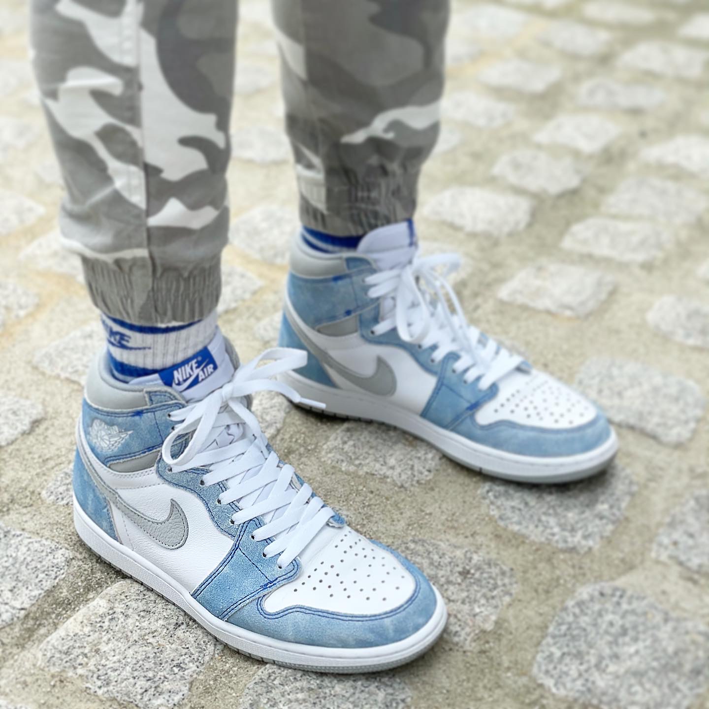 Jordan 1 Retro High OG Hyper Royal 착용 스타일