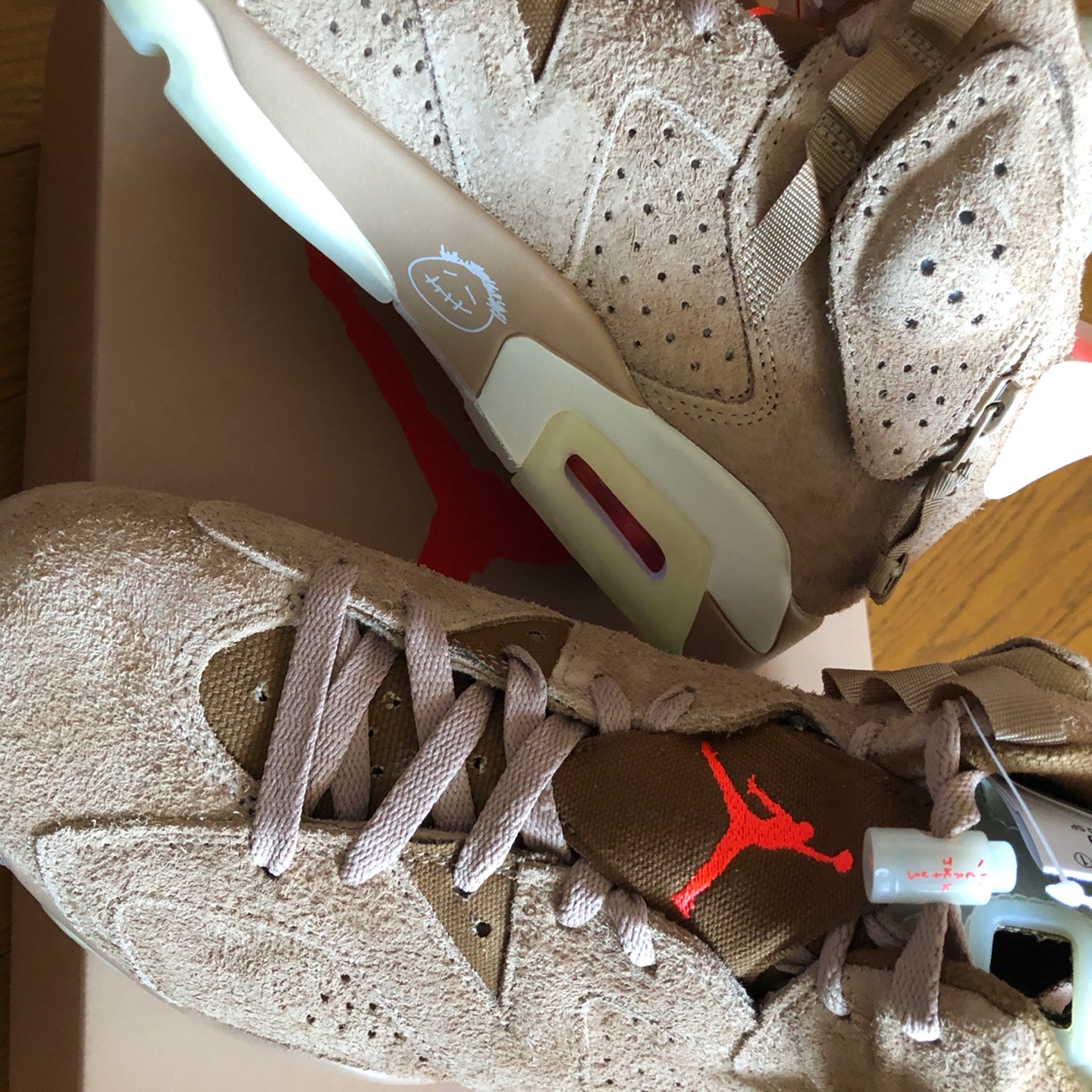 Jordan 6 x Travis Scott Retro SP British Khaki 착용 스타일 - 2