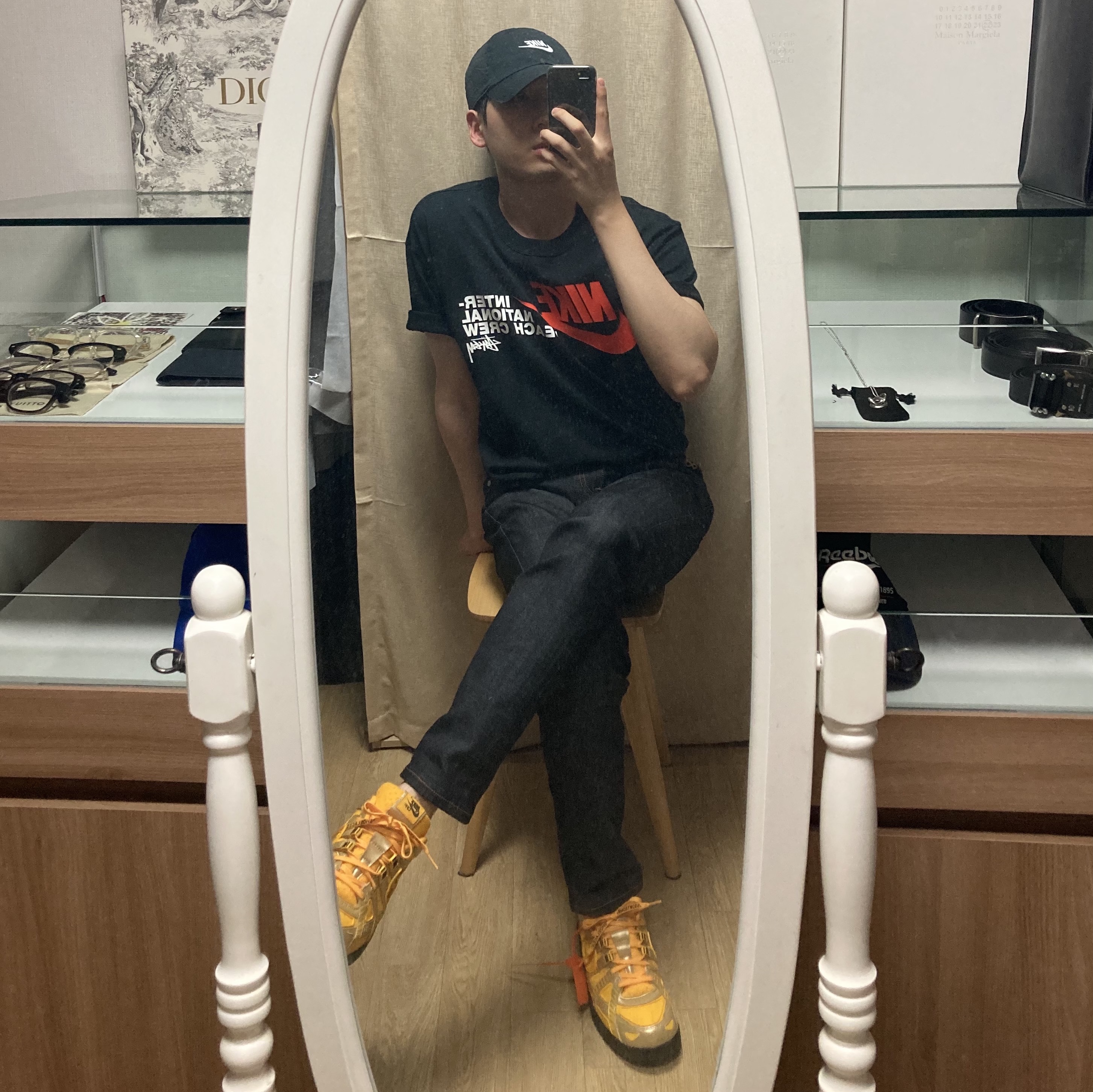 Nike x Off-White Air Rubber Dunk University Gold 착용 스타일
