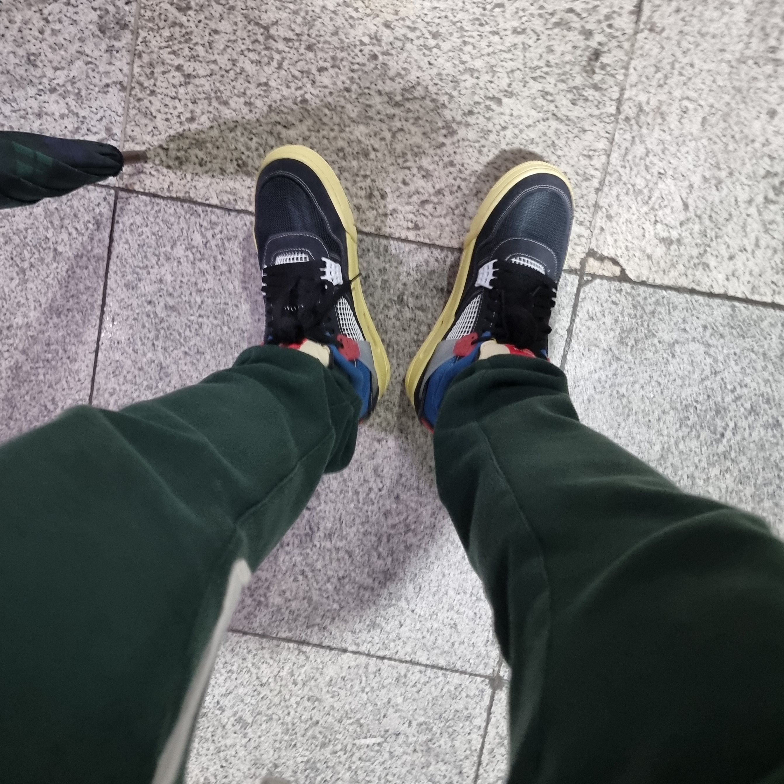 Jordan 4 x Union Retro Off Noir 착용 스타일 - 3